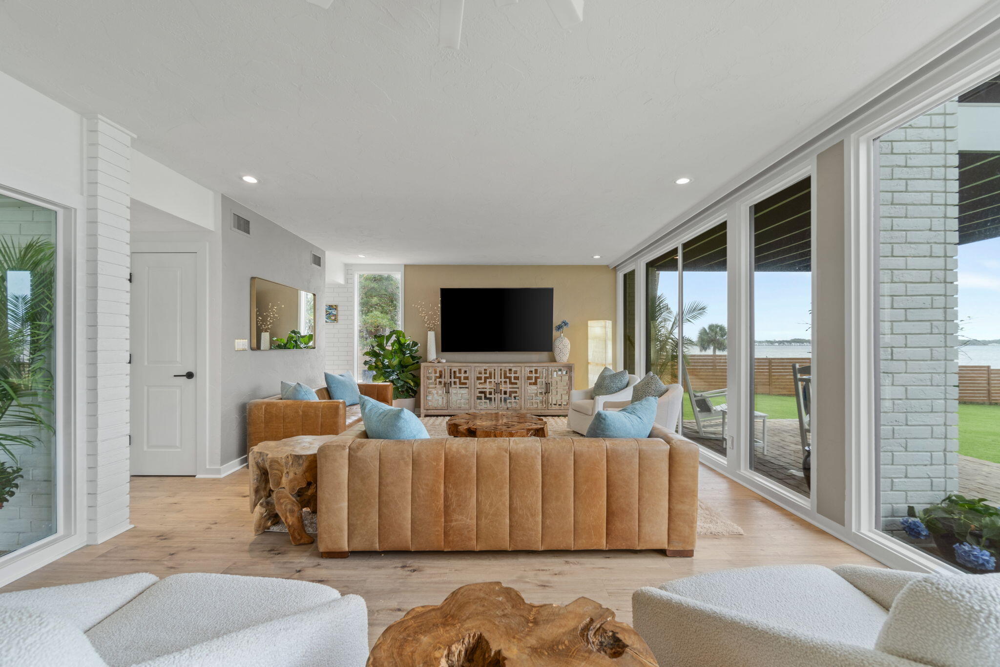 ELLIOTTS POINT 10TH ADDN - Residential