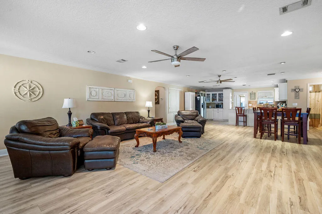 Niceville, Florida 32578, United States, 4 Bedrooms Bedrooms, ,3 BathroomsBathrooms,Residential,Active,21220