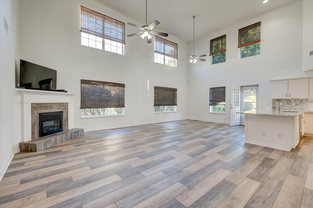 EMERALD LAKES PH 1 - Residential