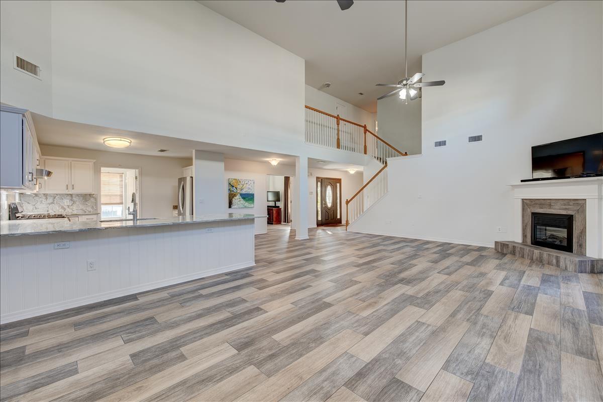 EMERALD LAKES PH 1 - Residential