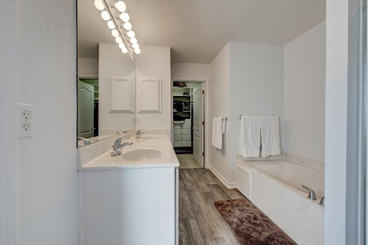 EMERALD LAKES PH 1 - Residential