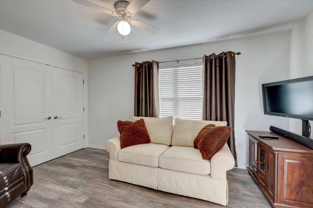 EMERALD LAKES PH 1 - Residential