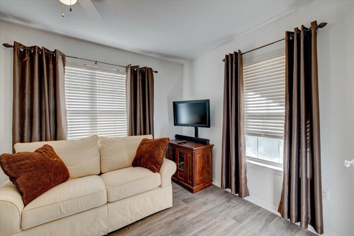 EMERALD LAKES PH 1 - Residential