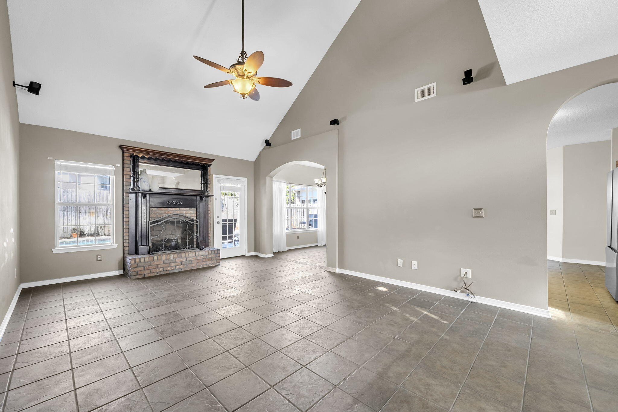 BRIDGEPORT COLONY - Residential