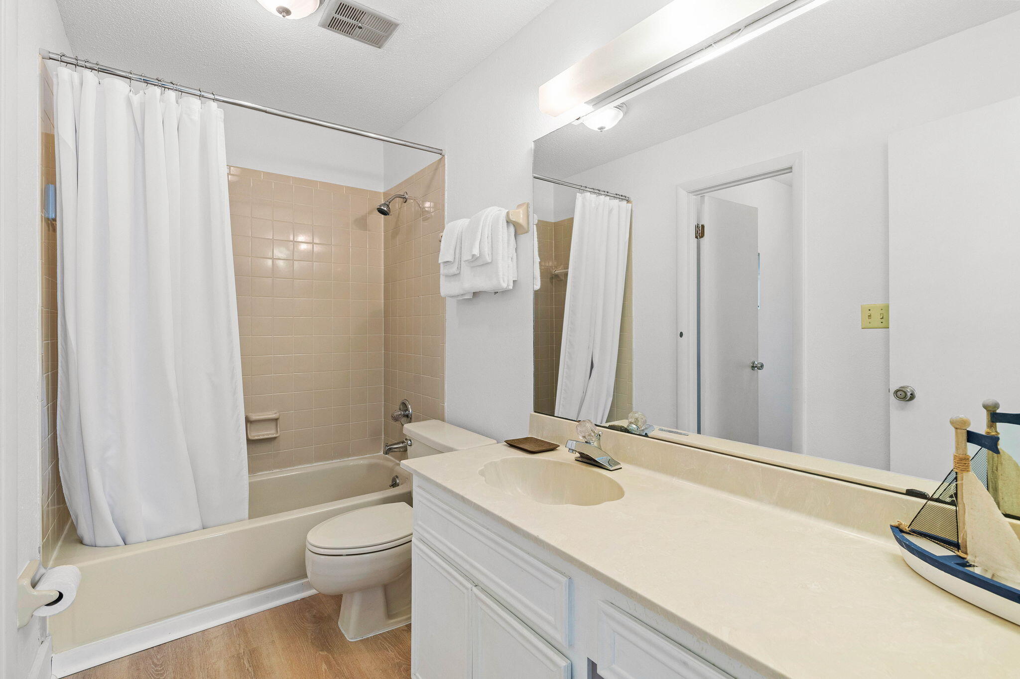 LINKSIDE VILLAGE UNIT 1 - Residential