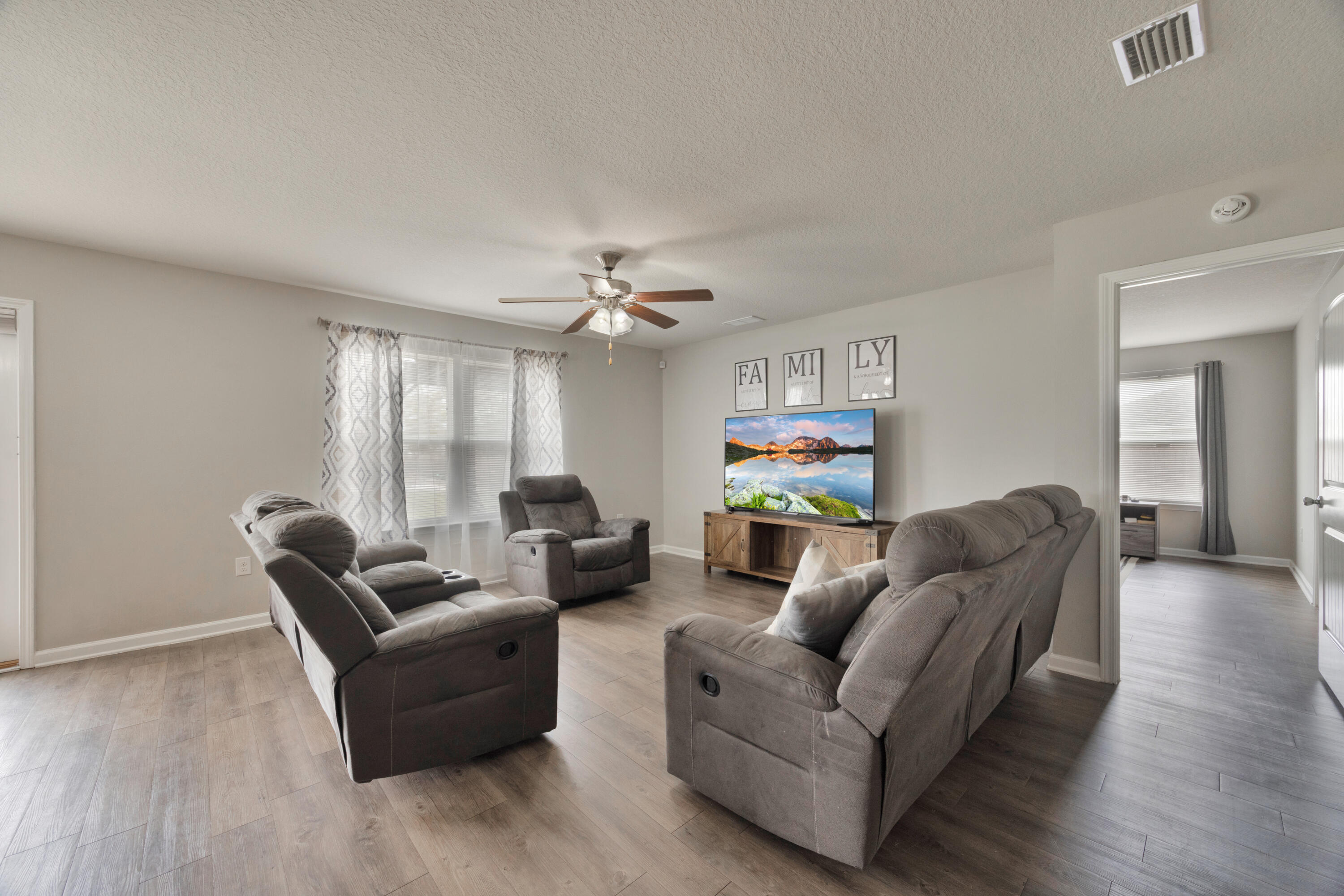 PARTRIDGE HILLS LOT 21 BLK E - Residential