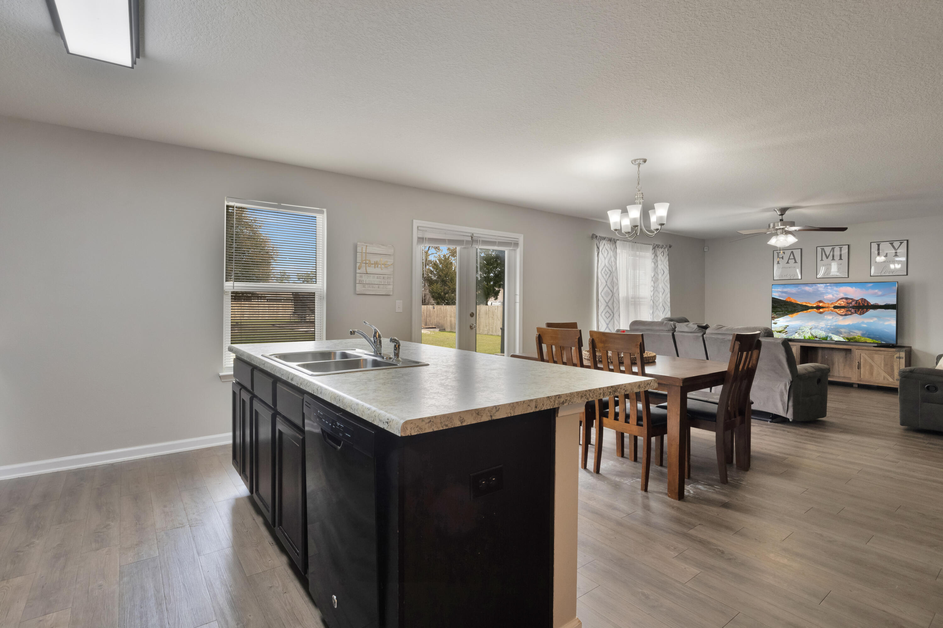 PARTRIDGE HILLS LOT 21 BLK E - Residential