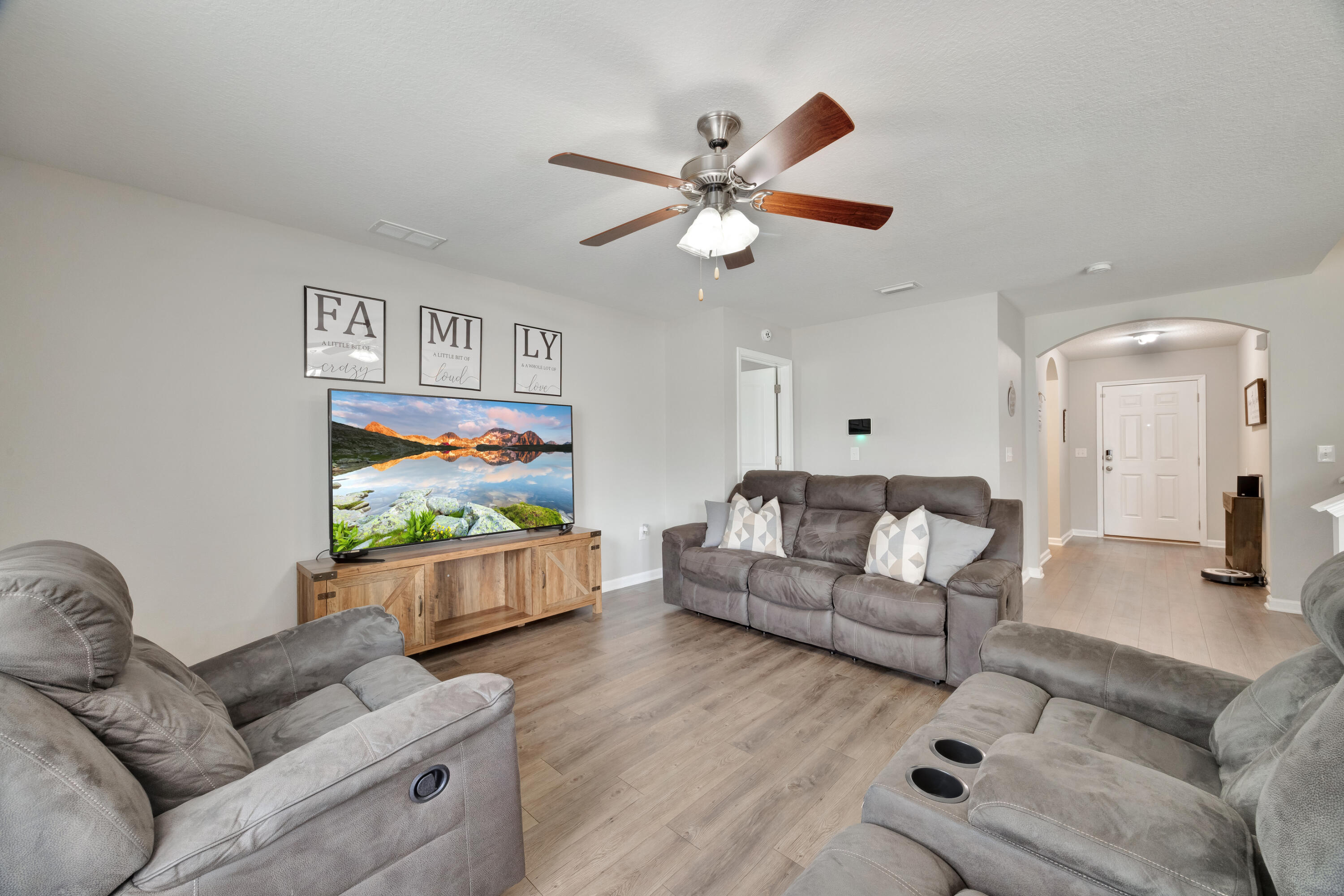PARTRIDGE HILLS LOT 21 BLK E - Residential