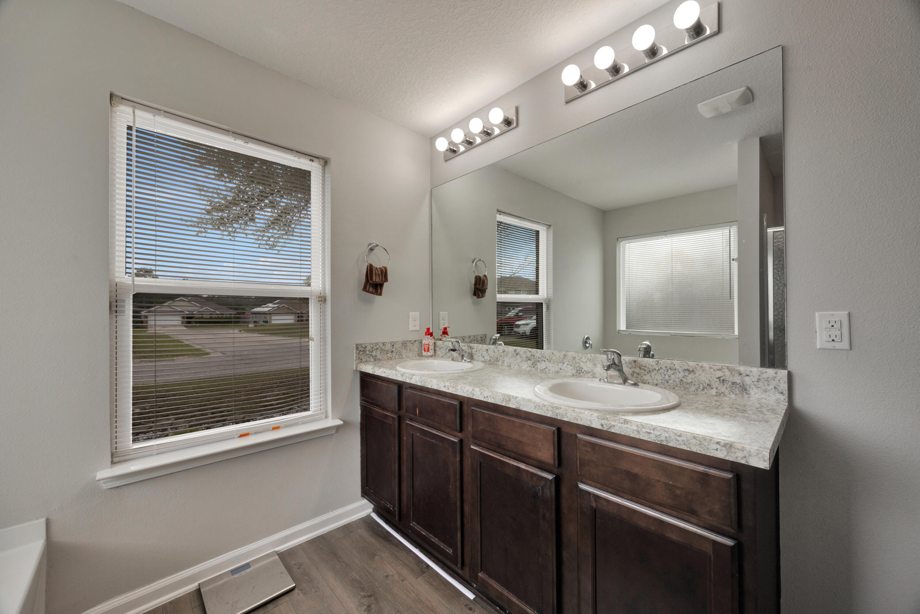 PARTRIDGE HILLS LOT 21 BLK E - Residential
