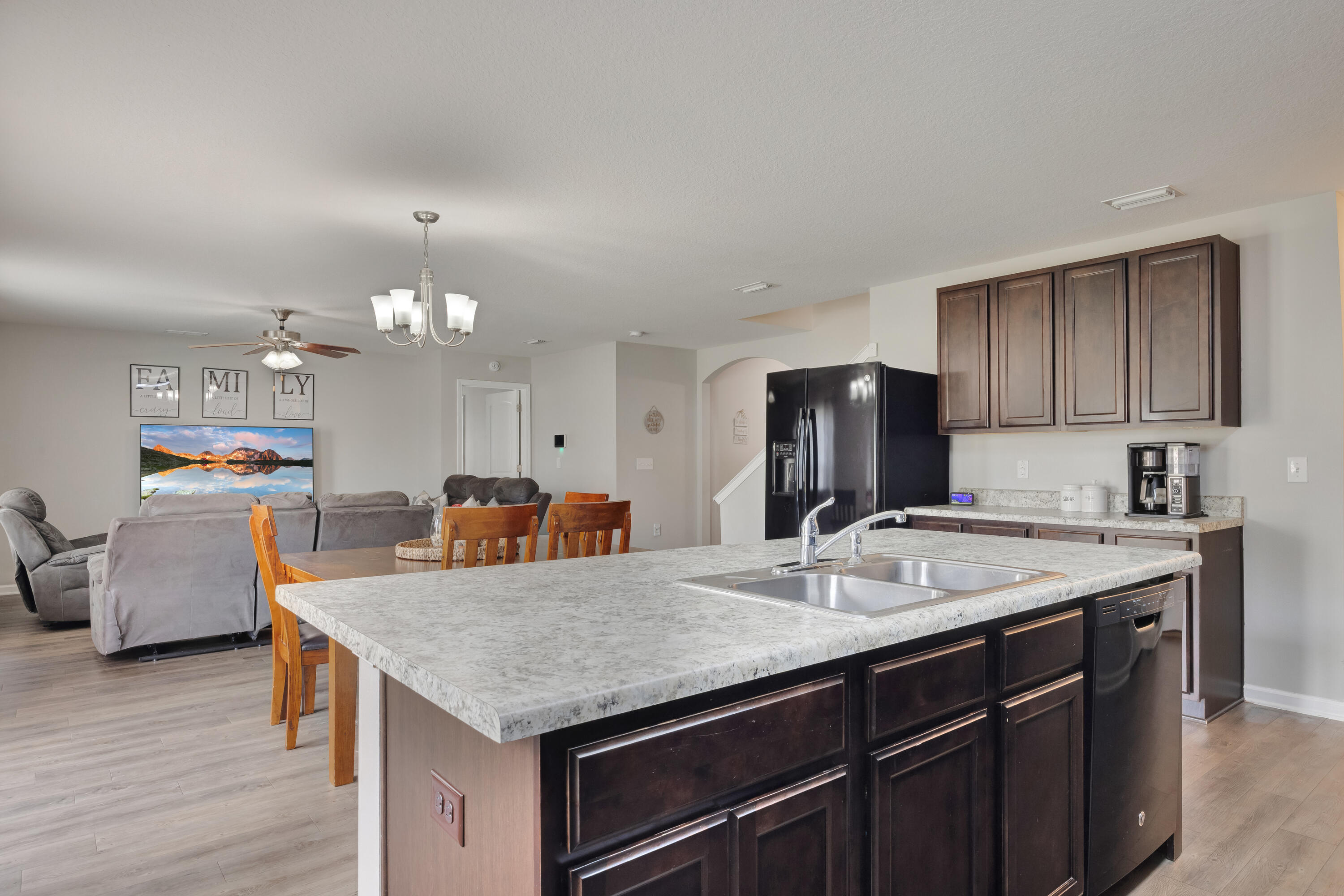PARTRIDGE HILLS LOT 21 BLK E - Residential
