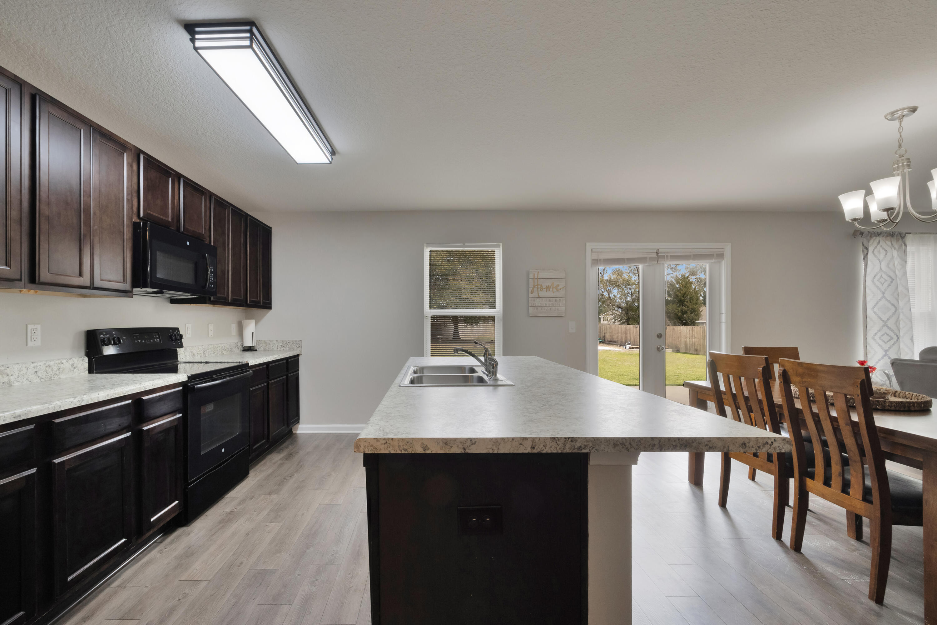 PARTRIDGE HILLS LOT 21 BLK E - Residential