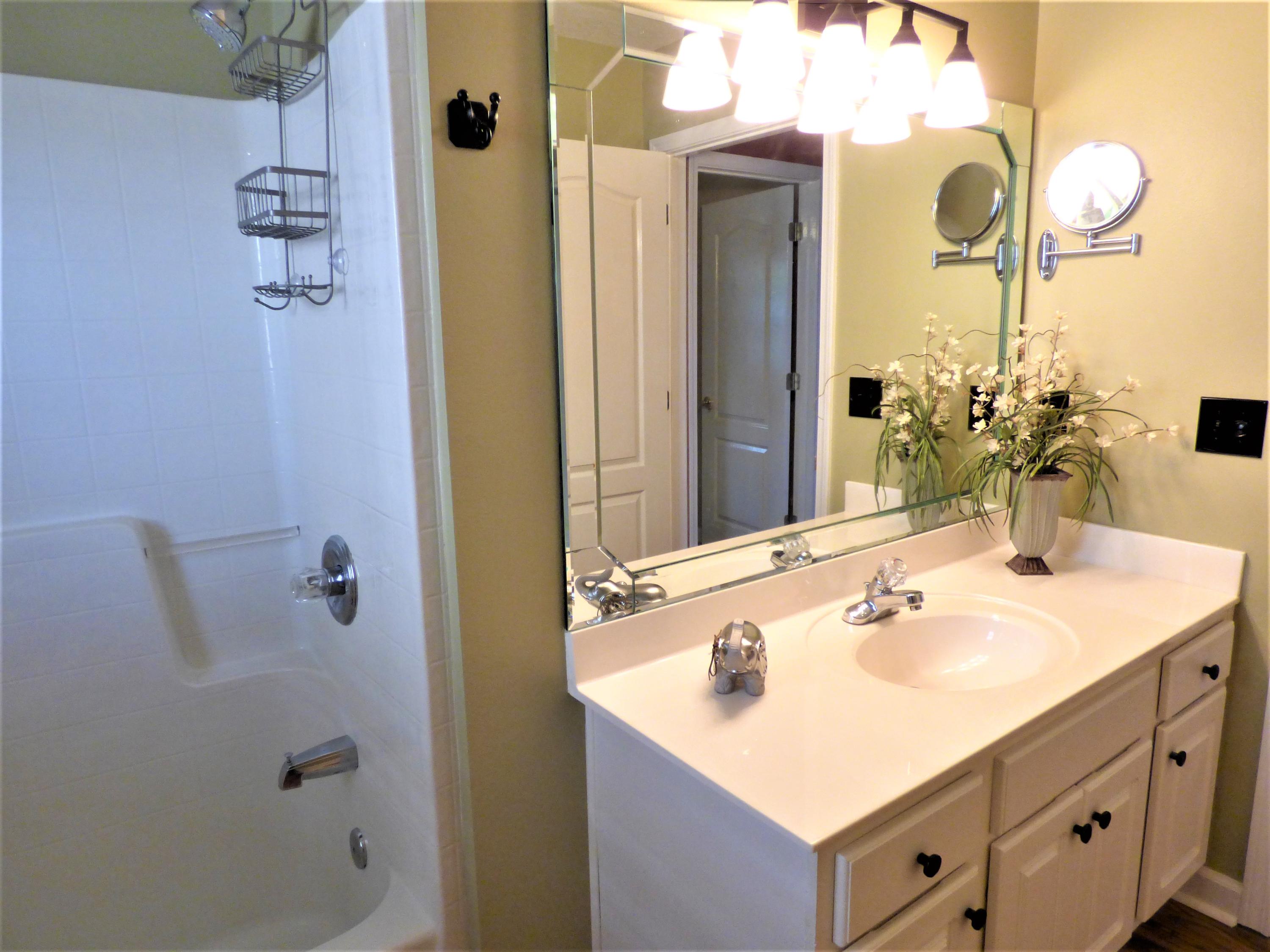 NORTH RIDGE CREEK S/D 1ST ADDN - Residential