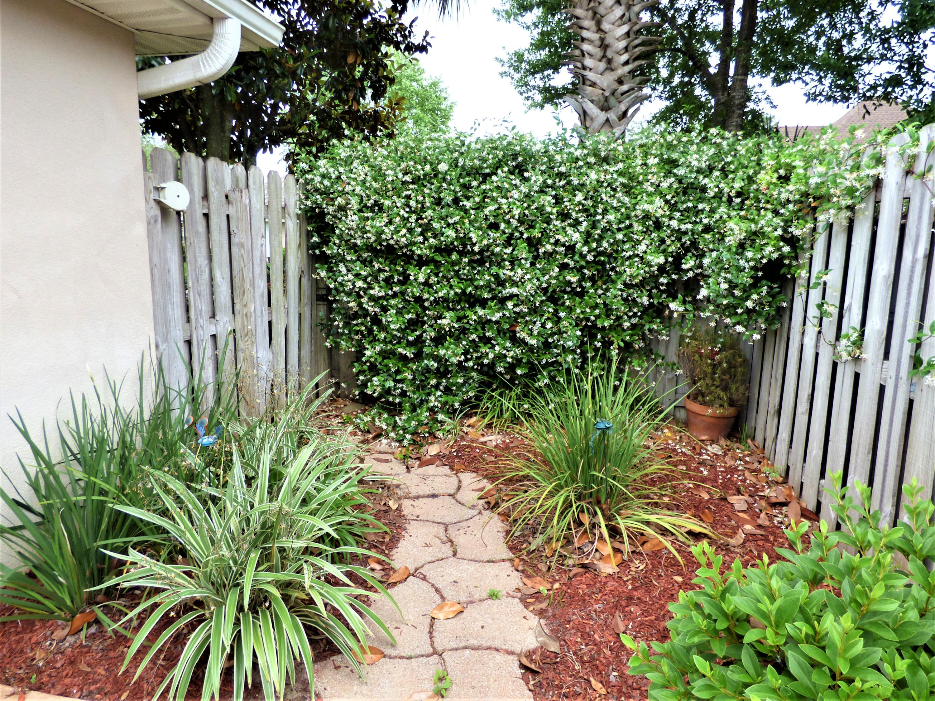 NORTH RIDGE CREEK S/D 1ST ADDN - Residential