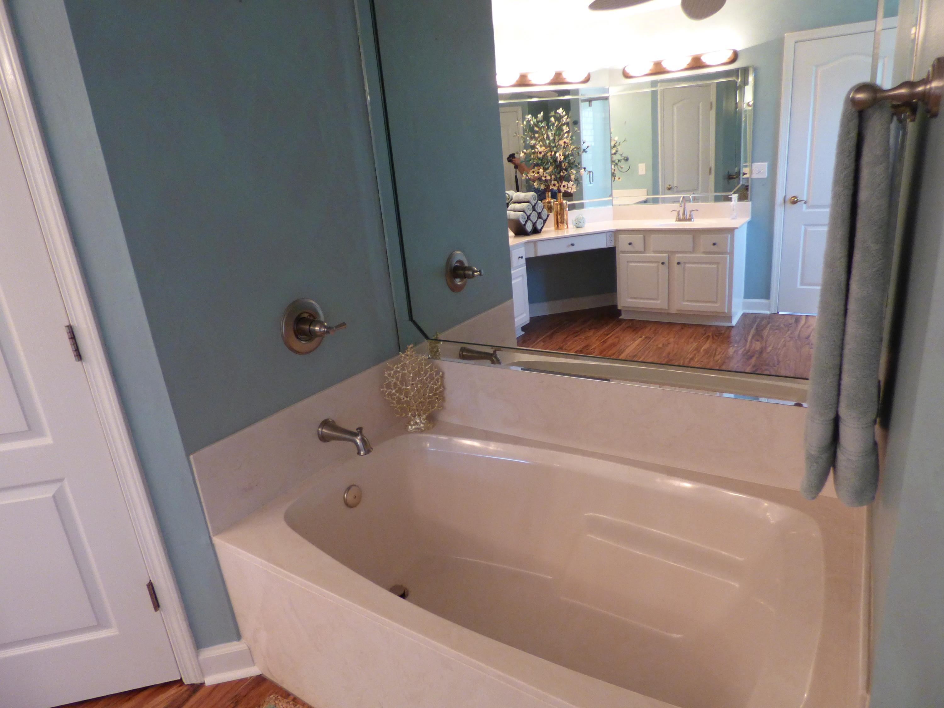 NORTH RIDGE CREEK S/D 1ST ADDN - Residential