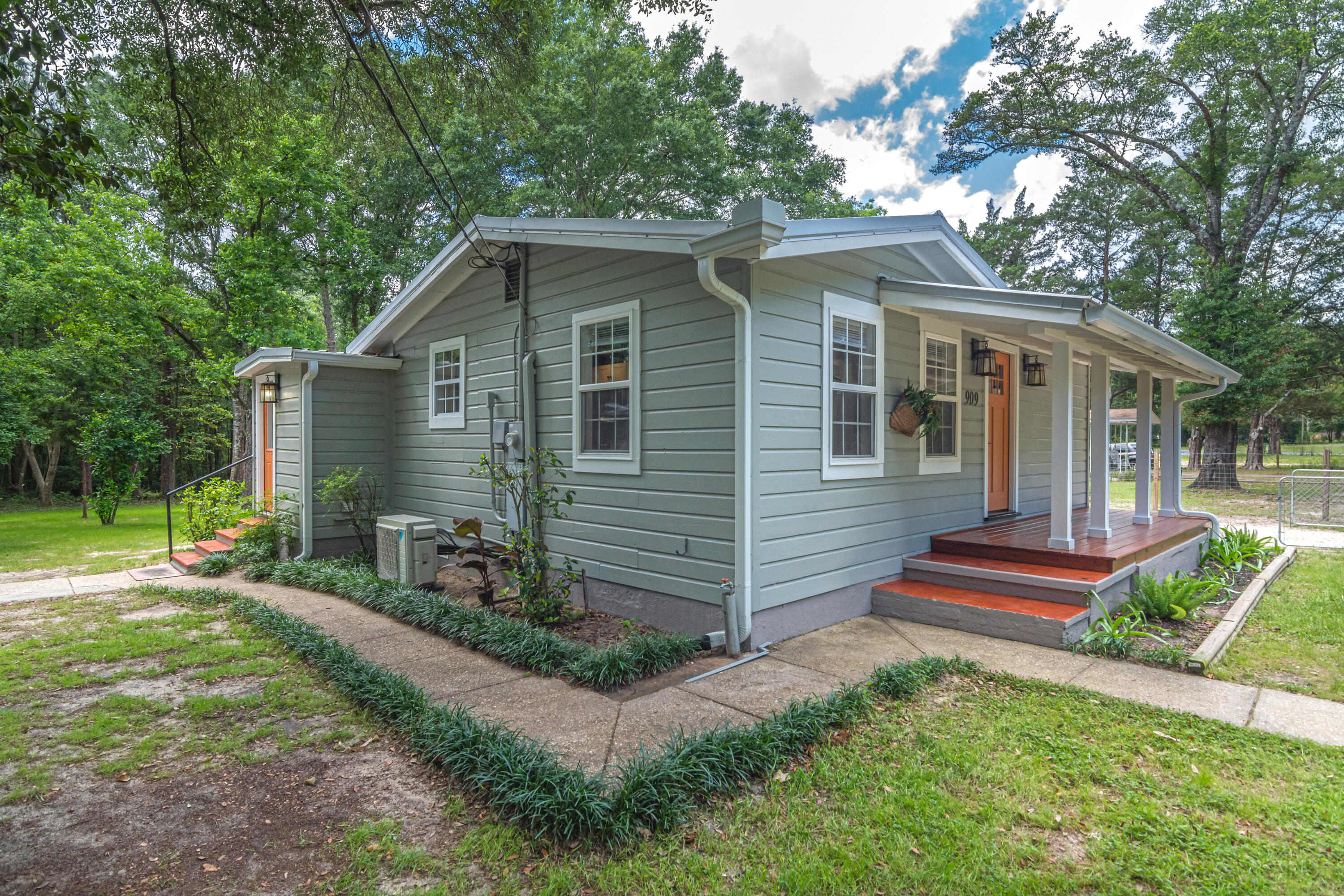 MORRIS ADDN TO CRESTVIEW - Residential