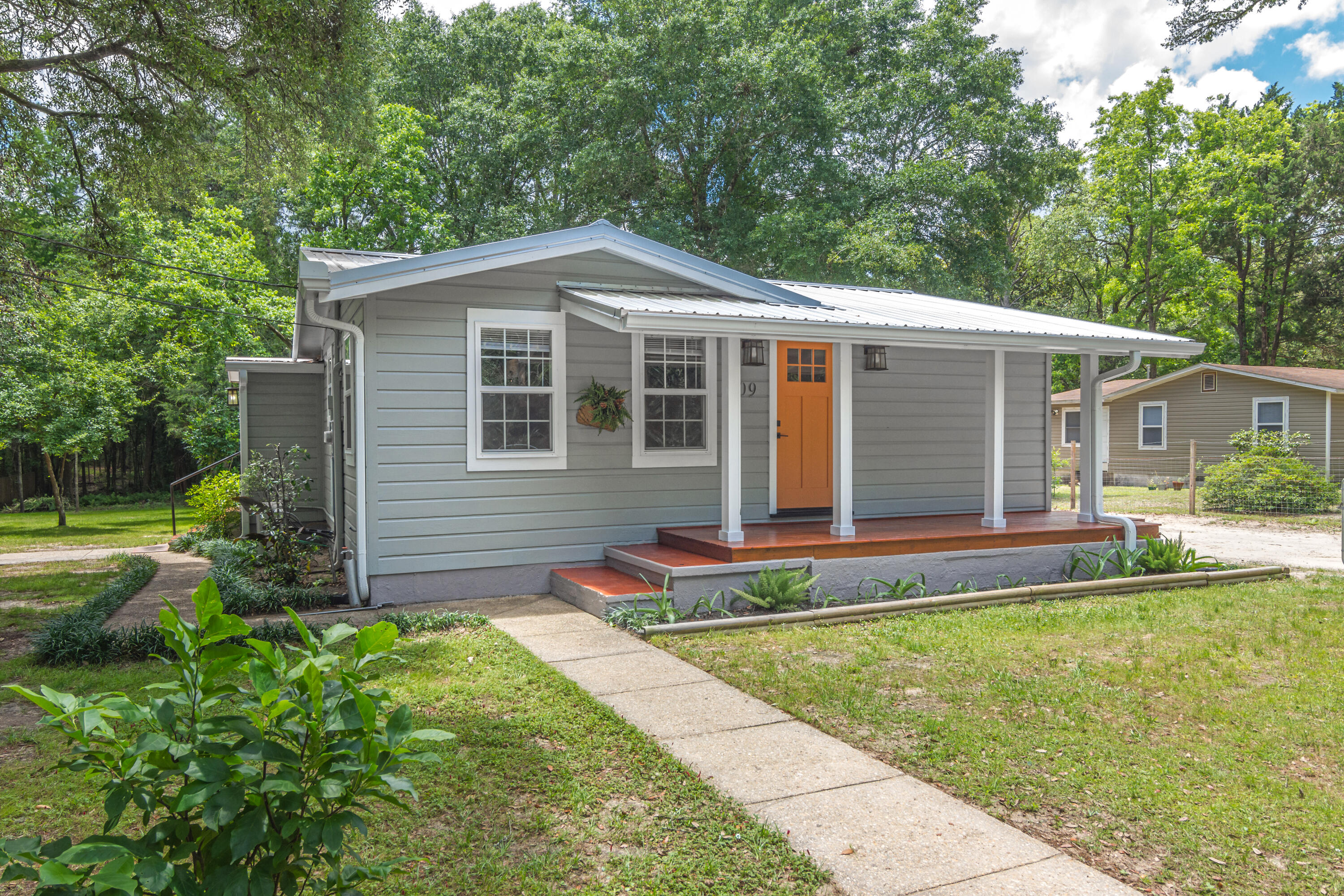 MORRIS ADDN TO CRESTVIEW - Residential