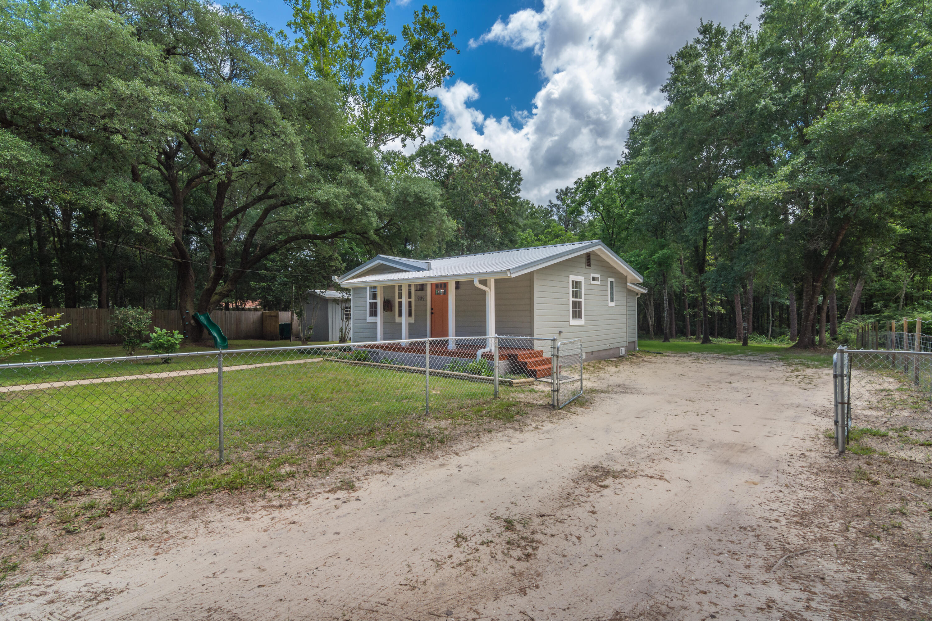 MORRIS ADDN TO CRESTVIEW - Residential