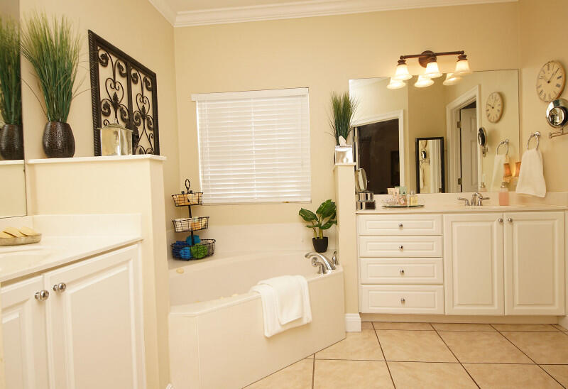 MEDITERRANEAN VILLAGE AT BLUEWATER BAY - Residential Lease