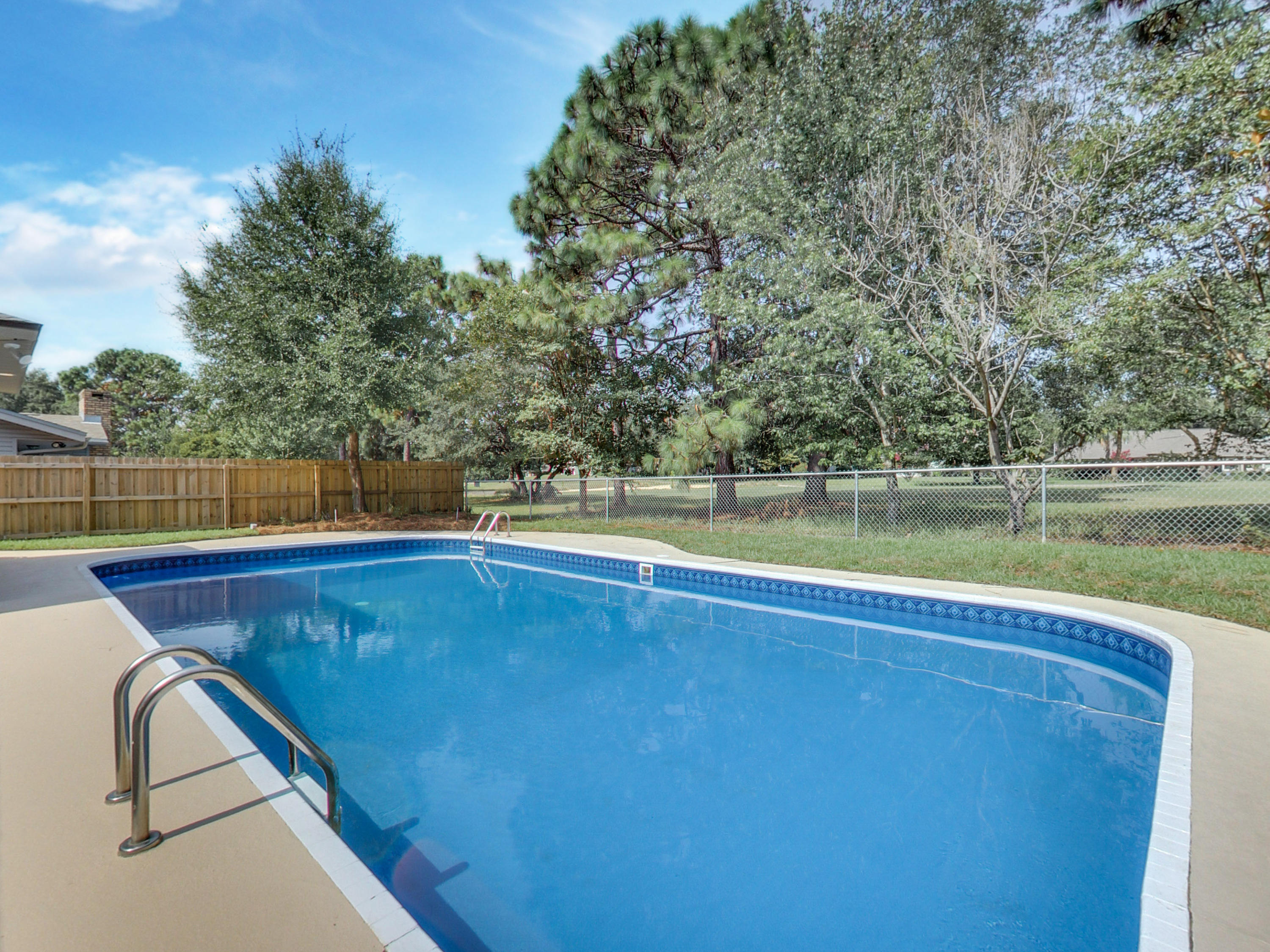 LAKE LORRAINE ESTATES 3 - Residential