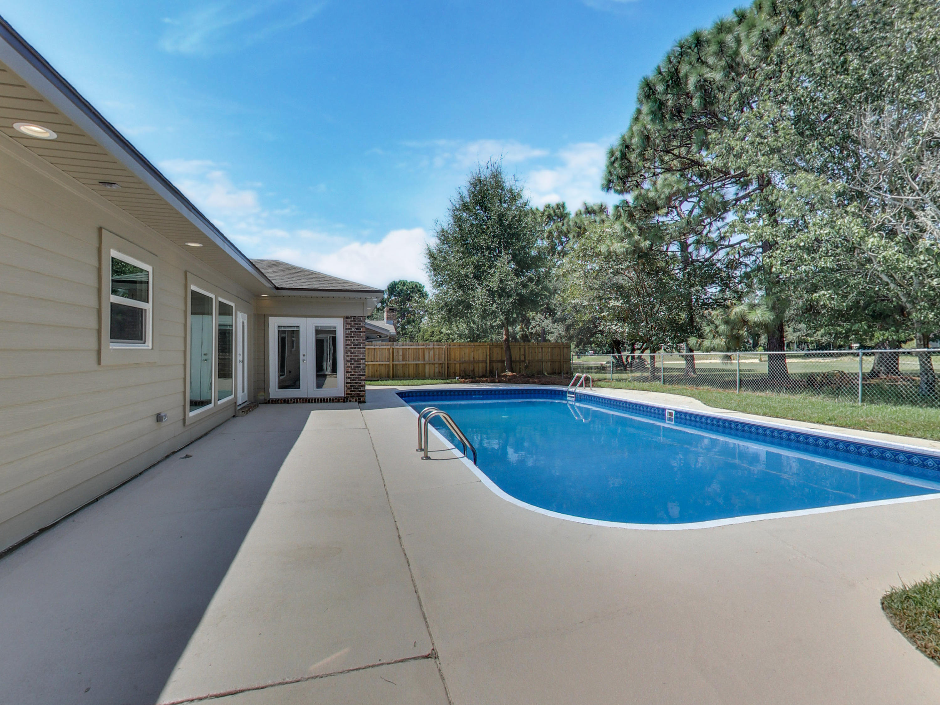 LAKE LORRAINE ESTATES 3 - Residential