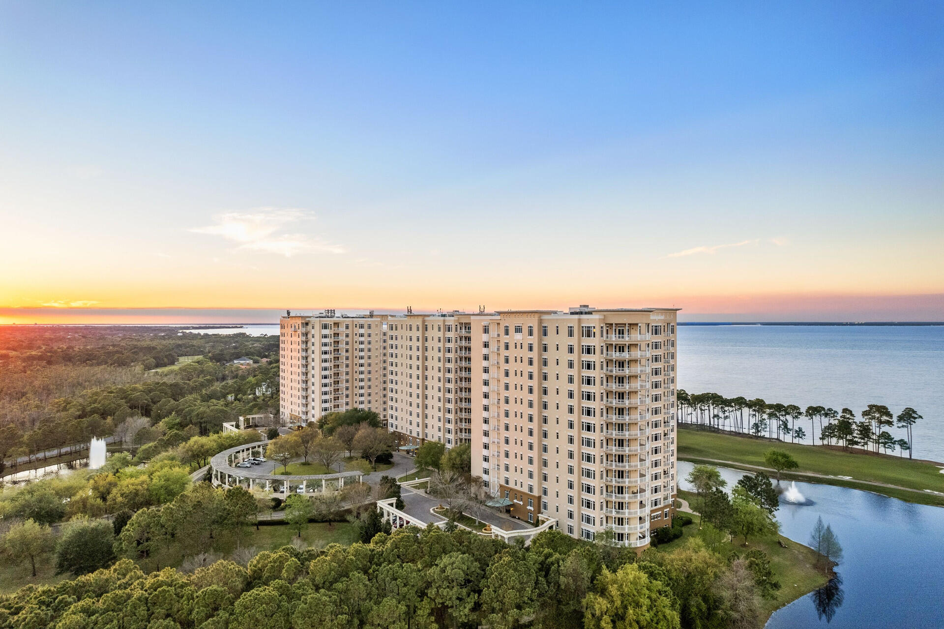 ONE WATER PLACE - Residential