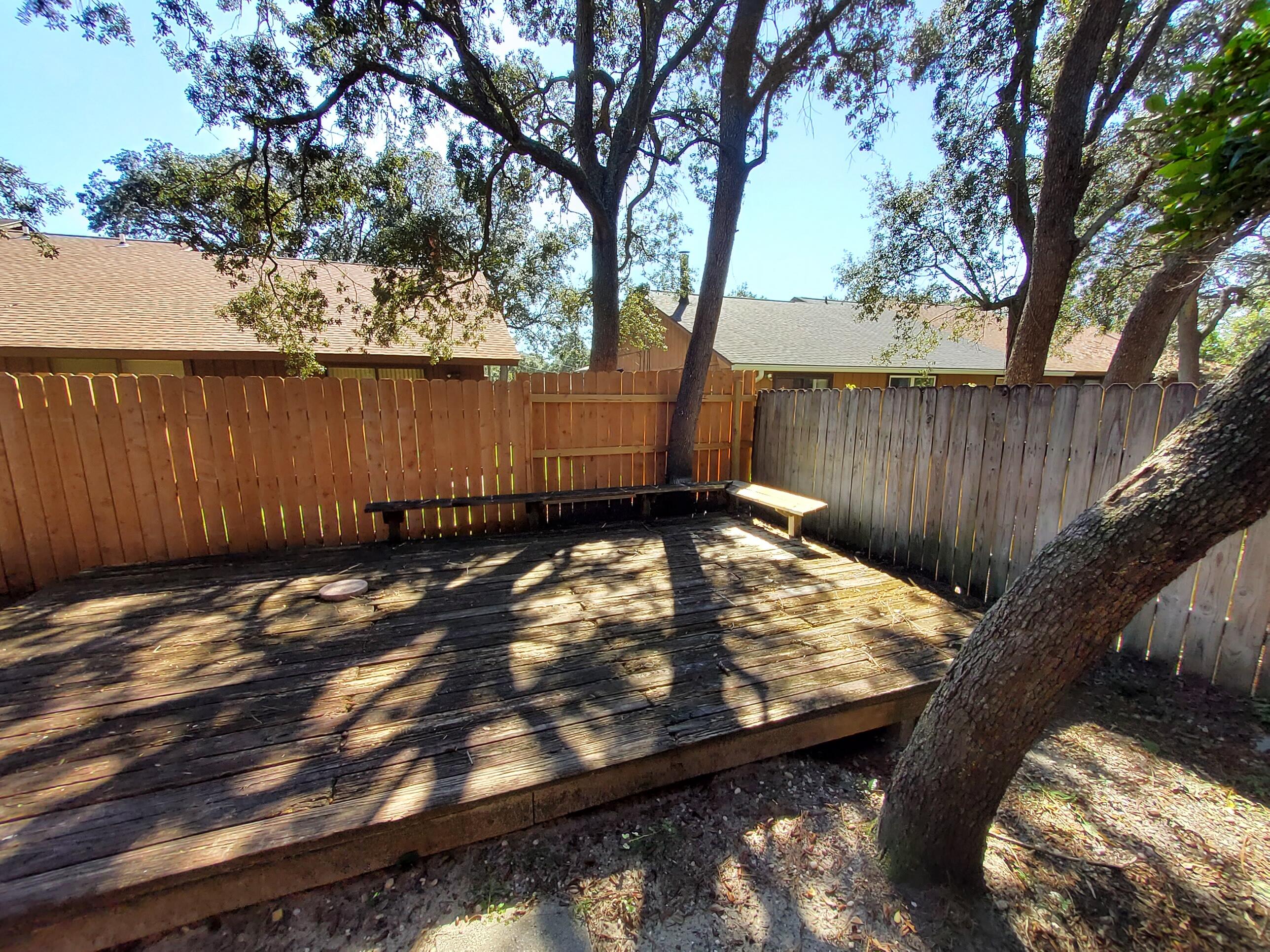 WHISPERING OAKS - Residential