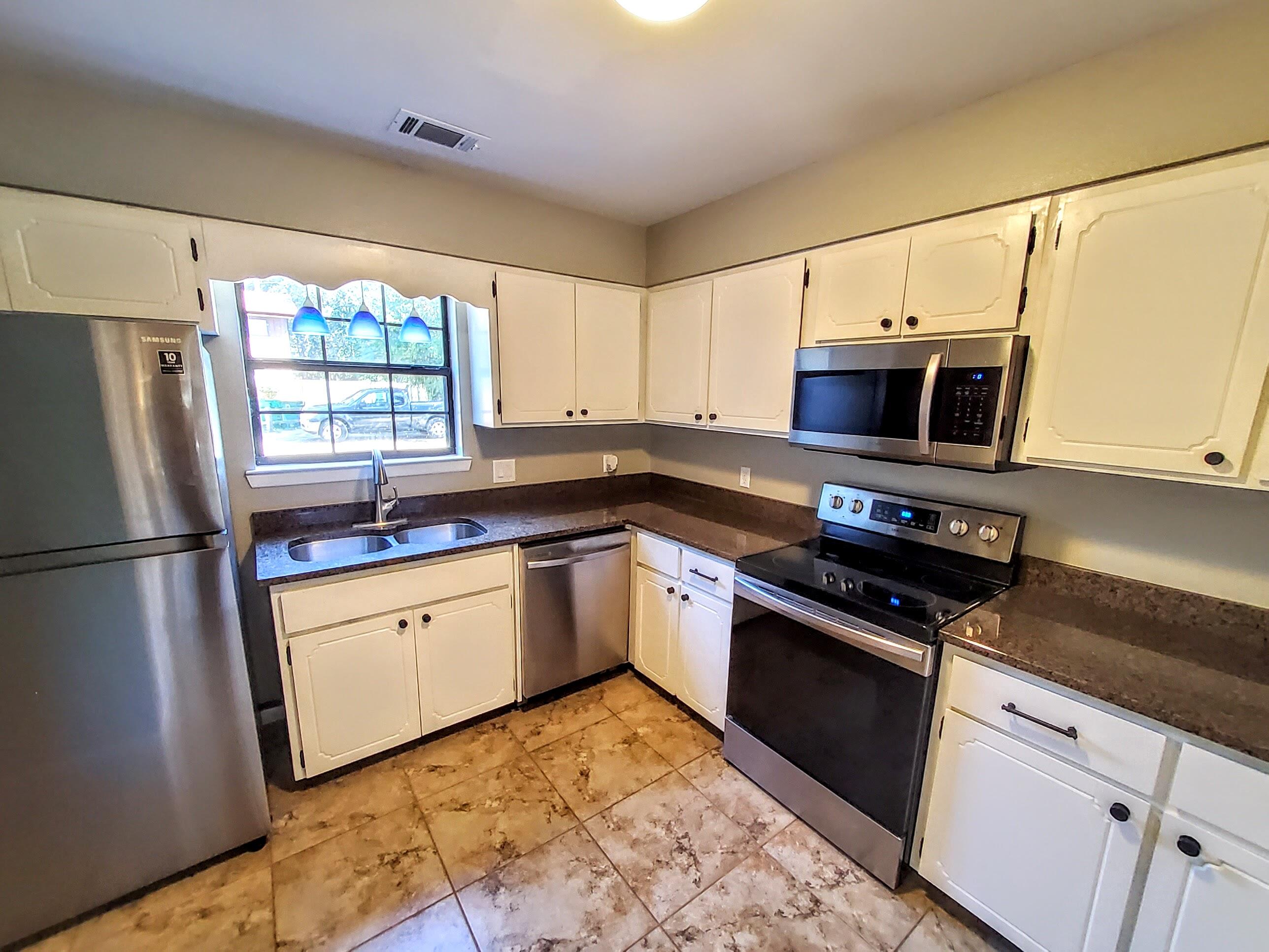 WHISPERING OAKS - Residential