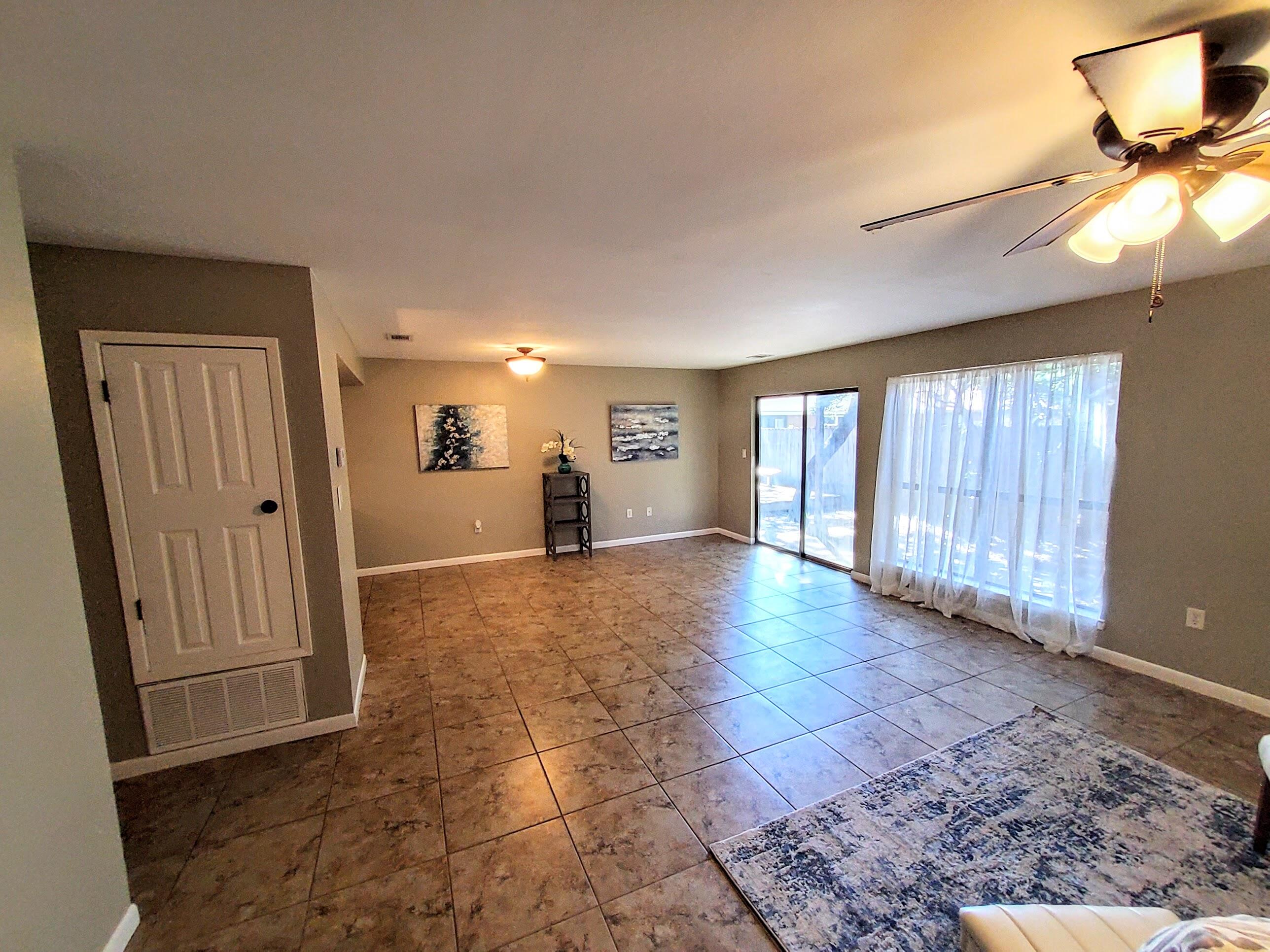 WHISPERING OAKS - Residential