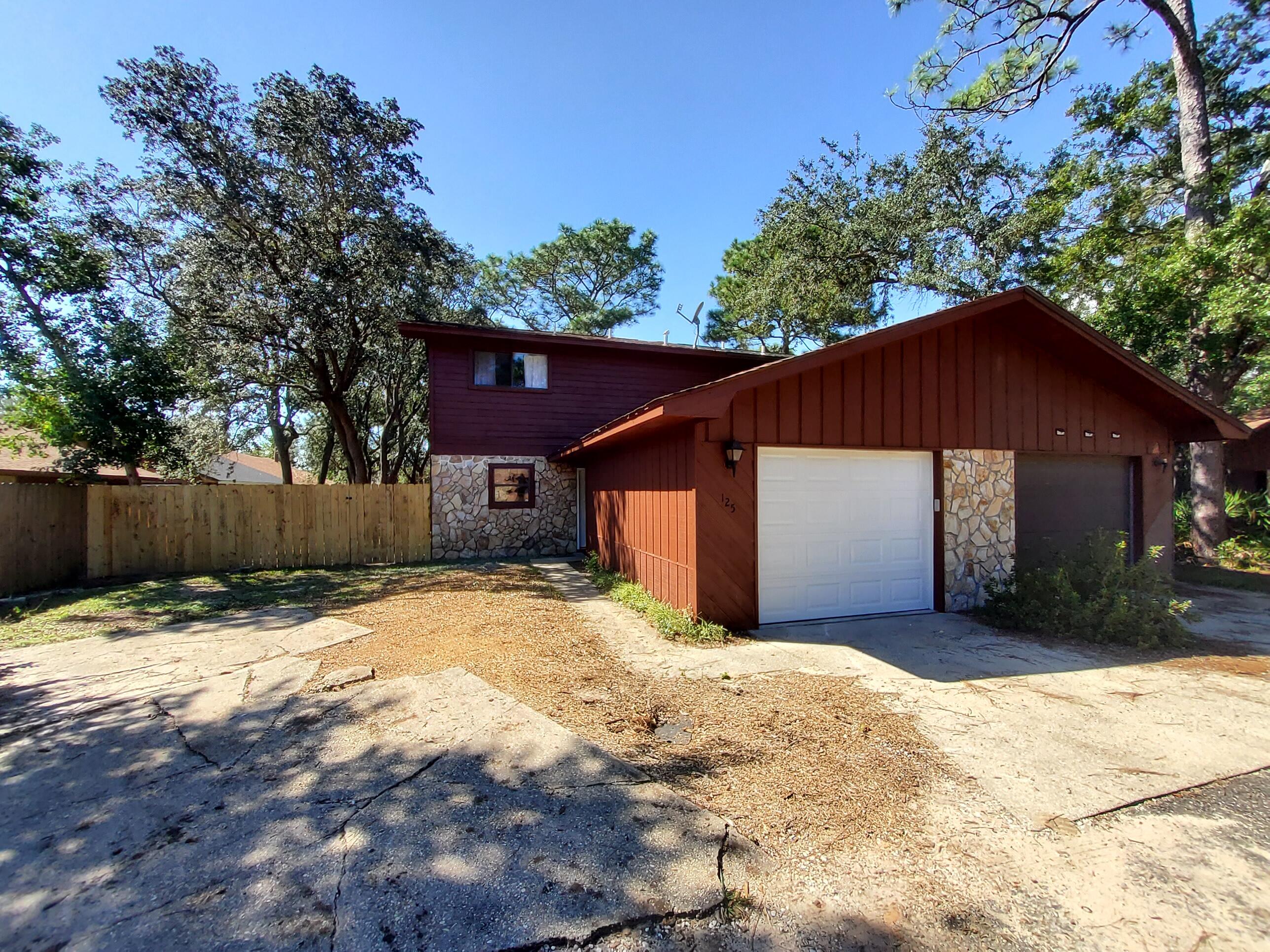 WHISPERING OAKS - Residential