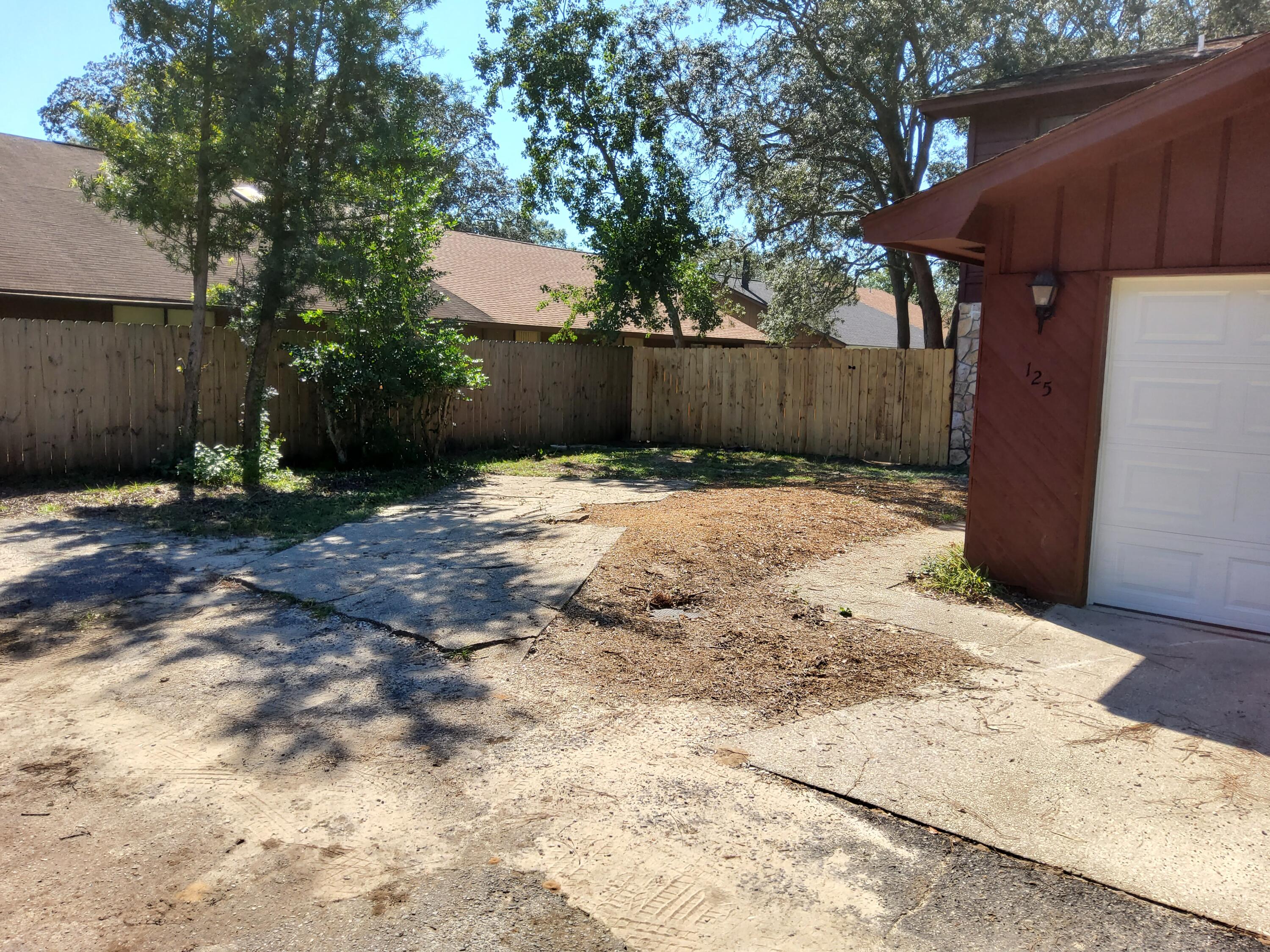 WHISPERING OAKS - Residential