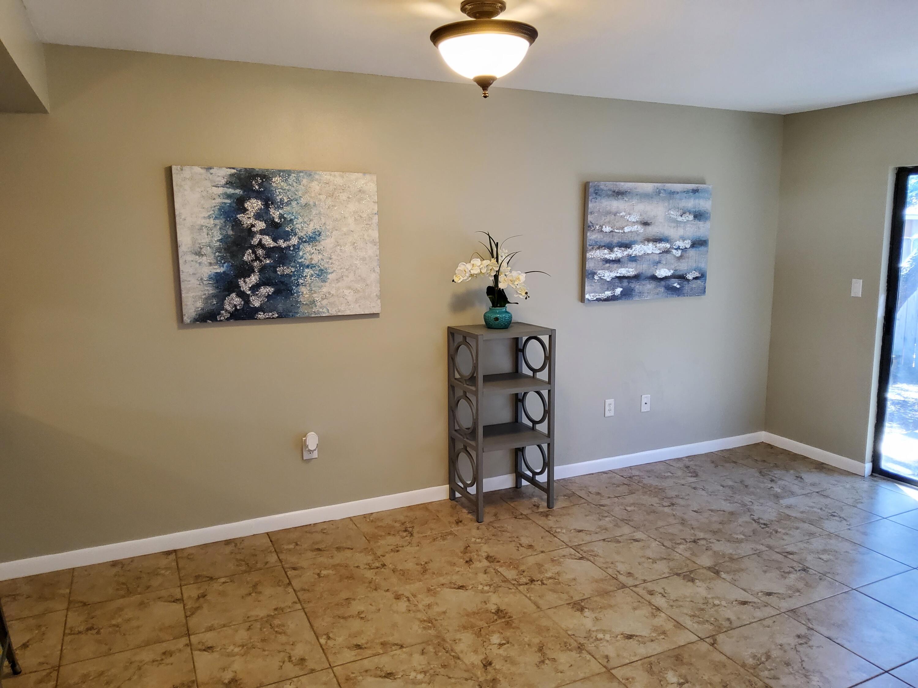 WHISPERING OAKS - Residential