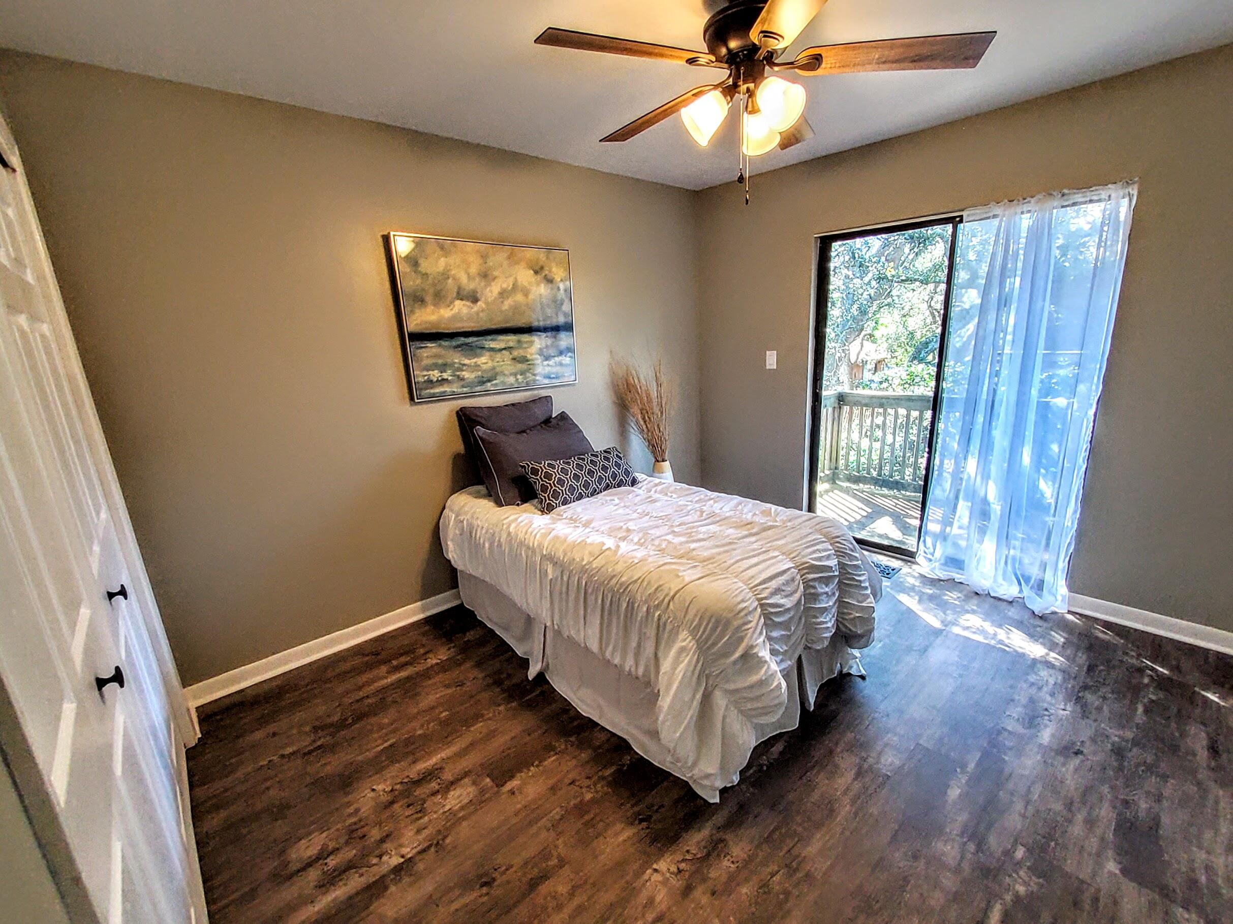 WHISPERING OAKS - Residential