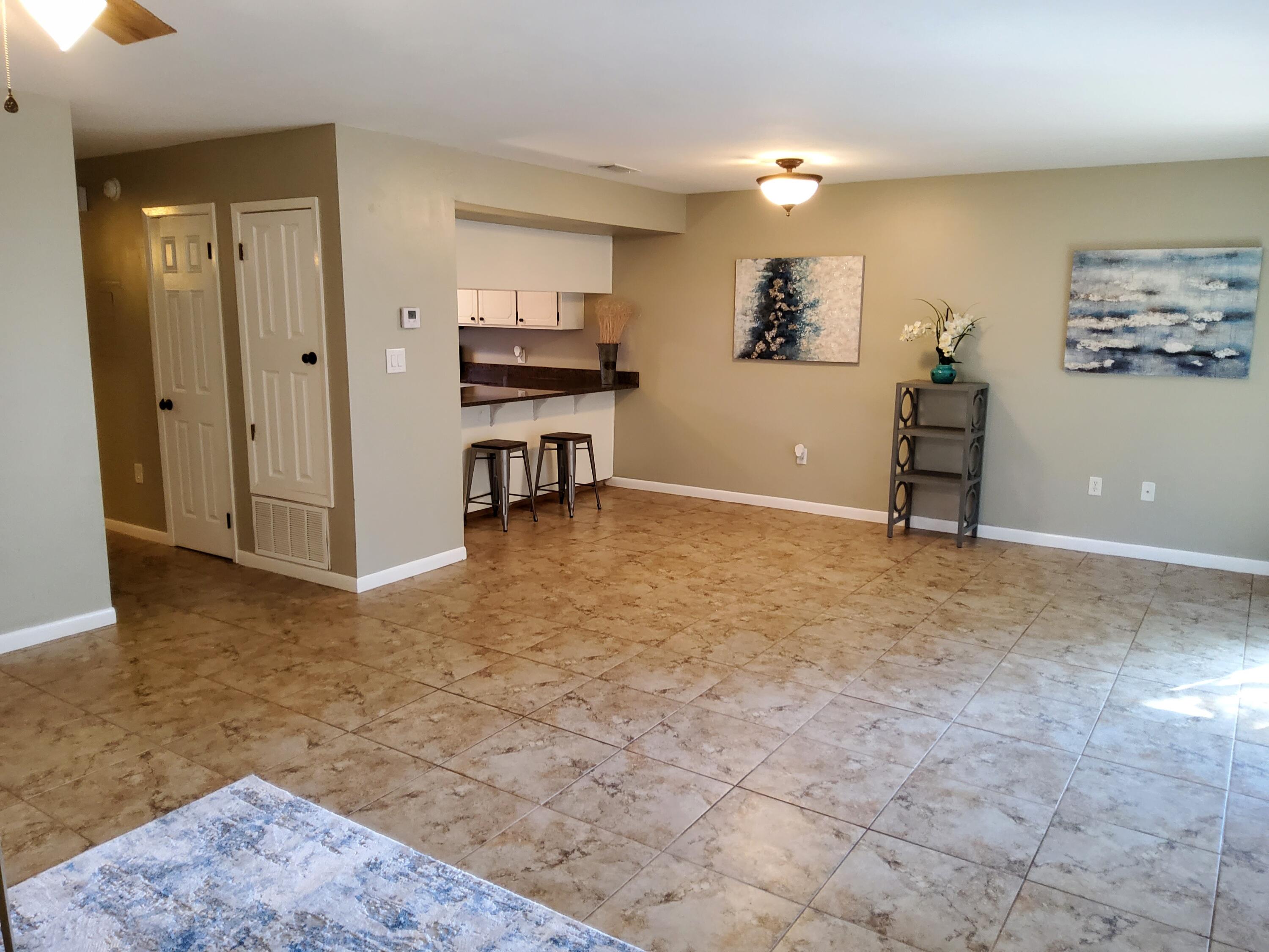 WHISPERING OAKS - Residential