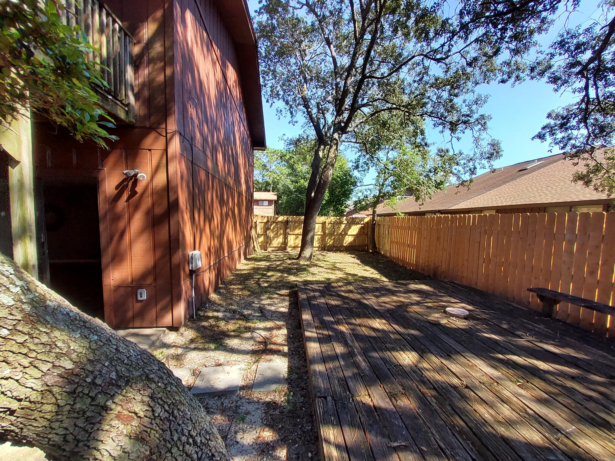 WHISPERING OAKS - Residential