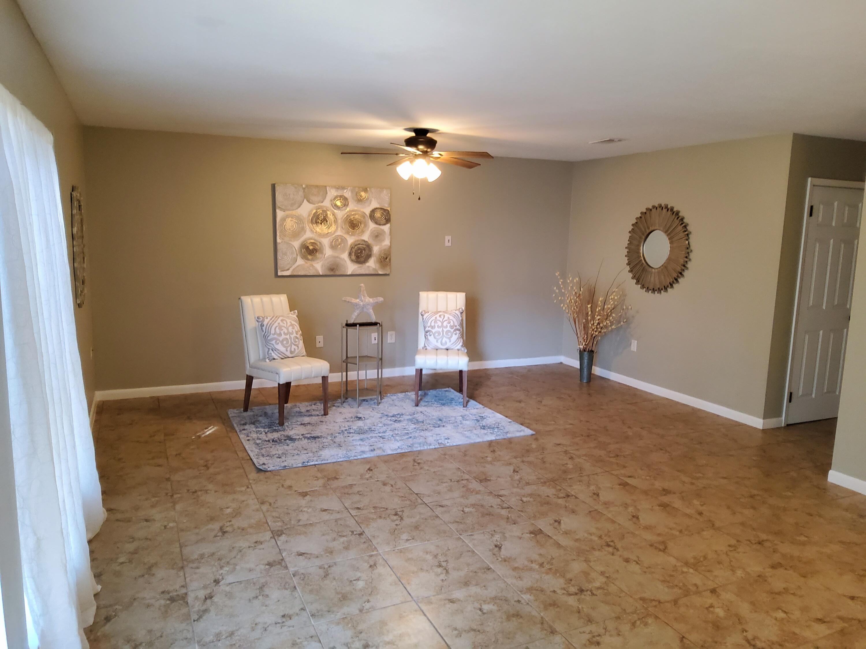 WHISPERING OAKS - Residential