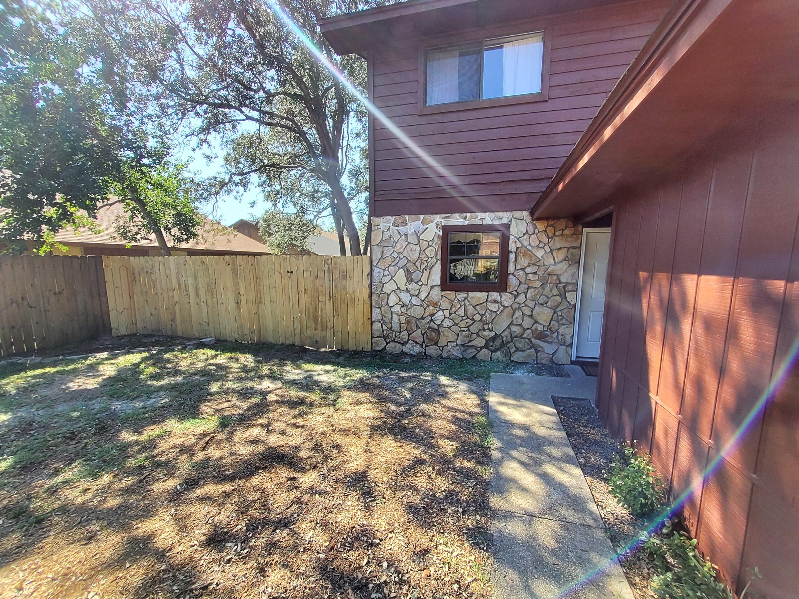 WHISPERING OAKS - Residential