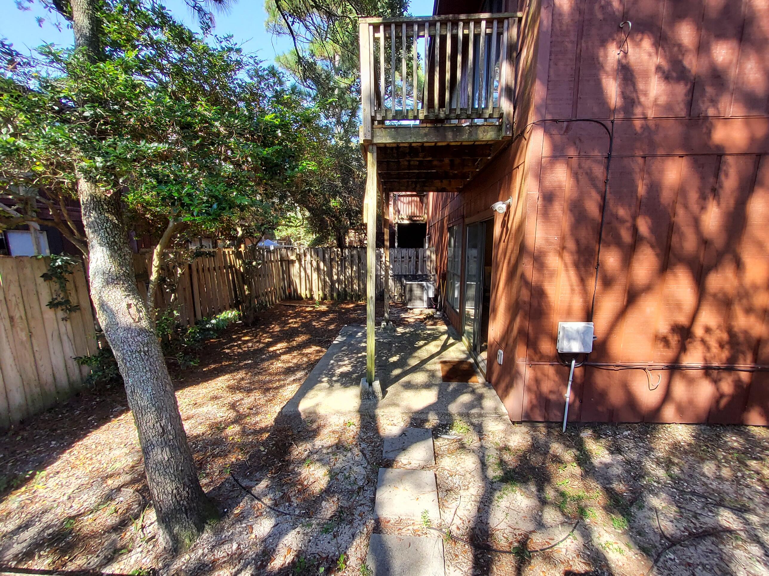 WHISPERING OAKS - Residential