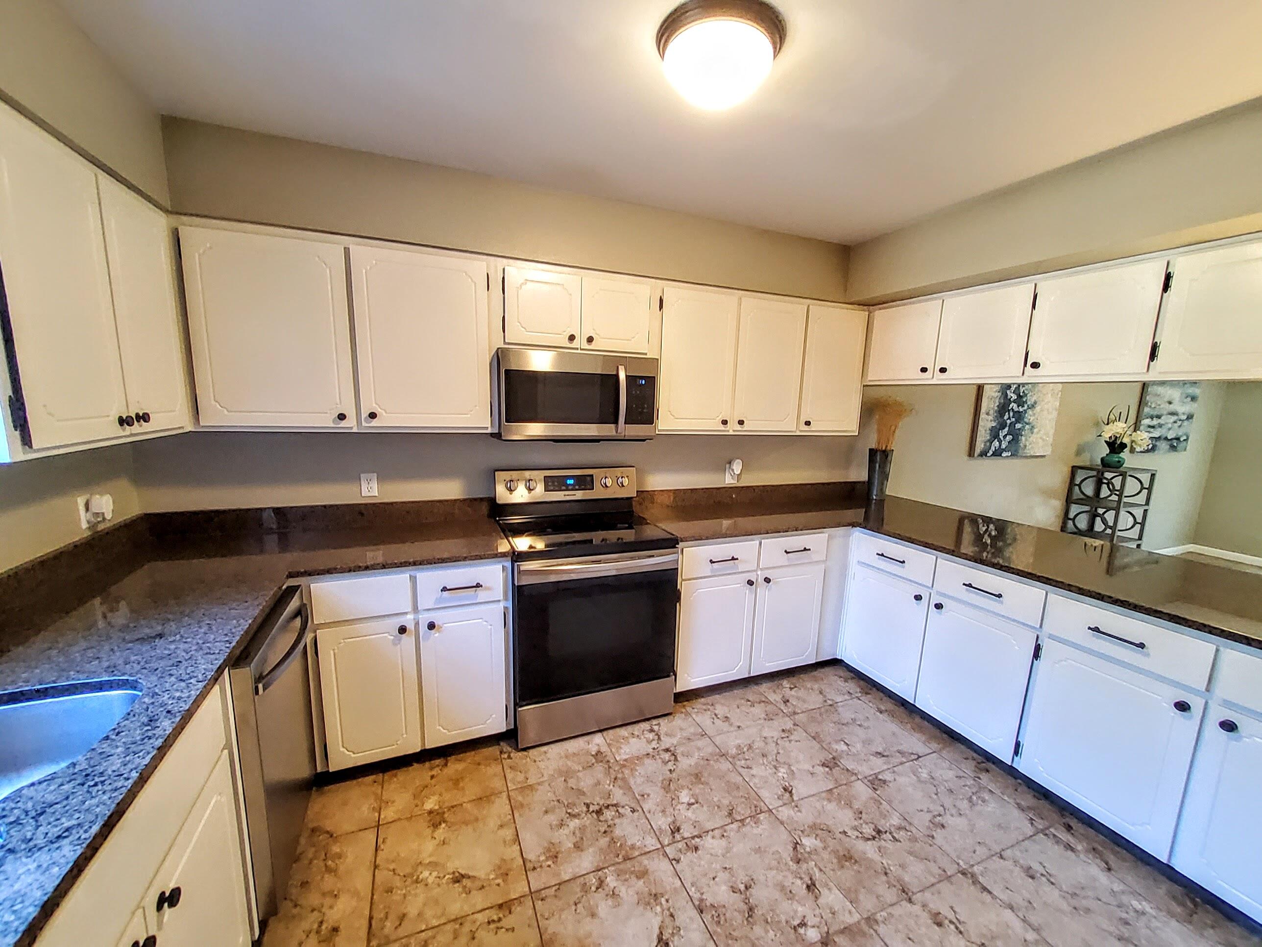 WHISPERING OAKS - Residential