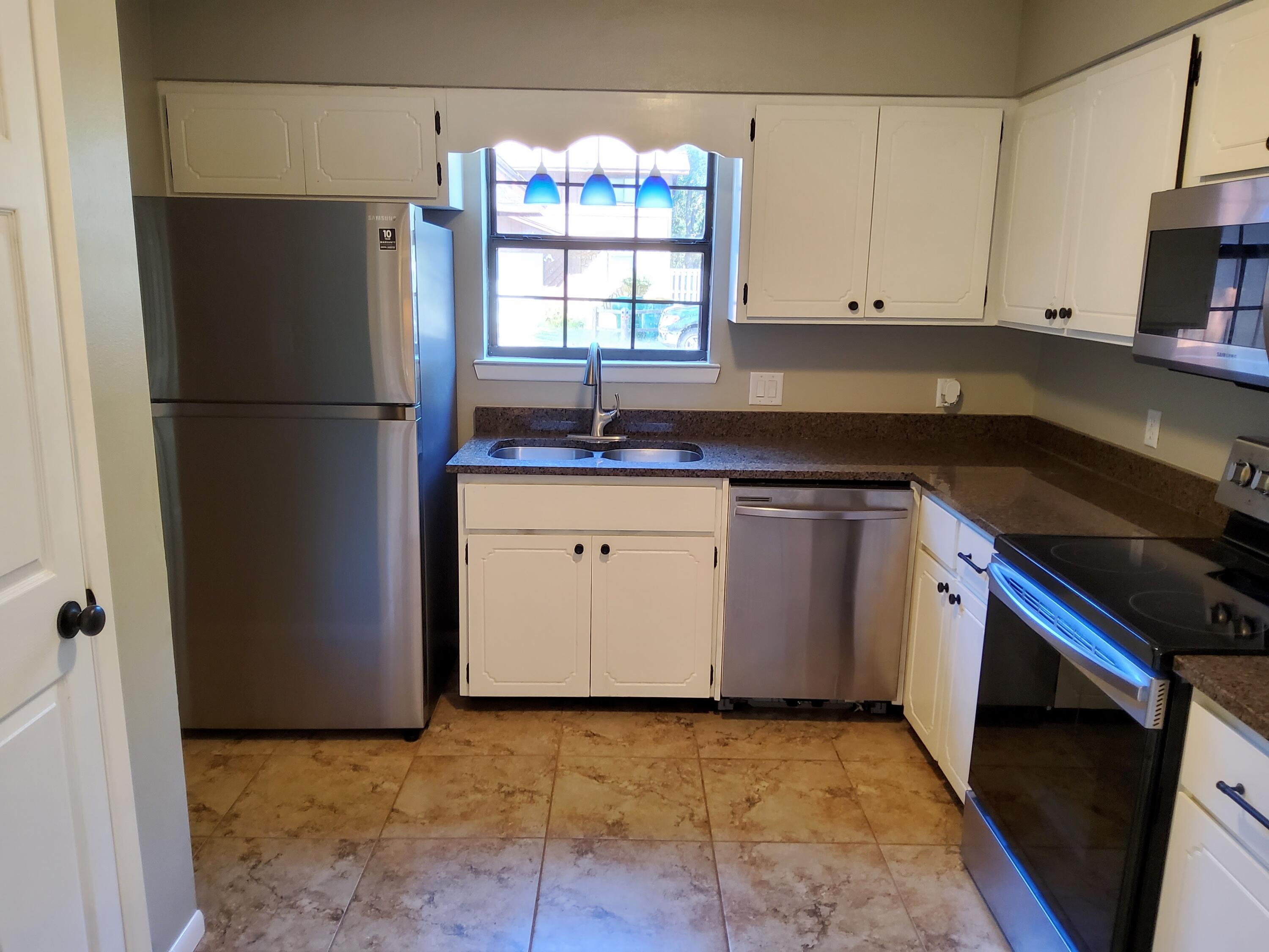 WHISPERING OAKS - Residential