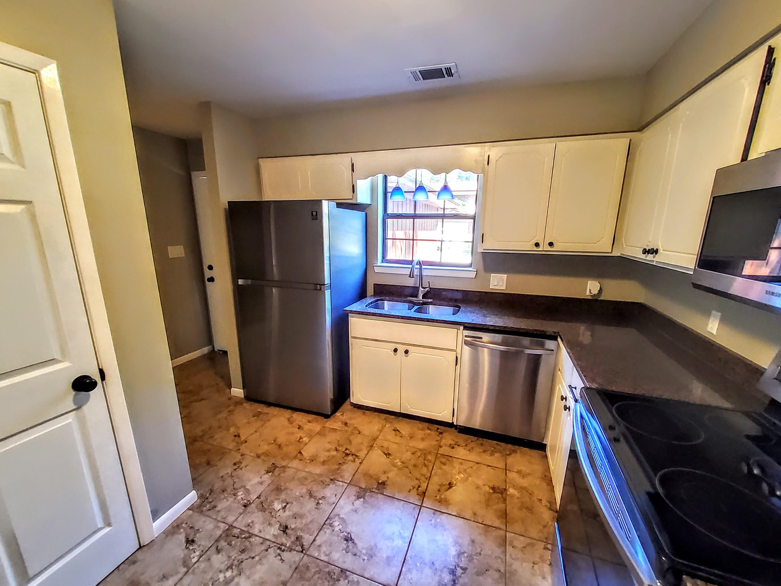 WHISPERING OAKS - Residential