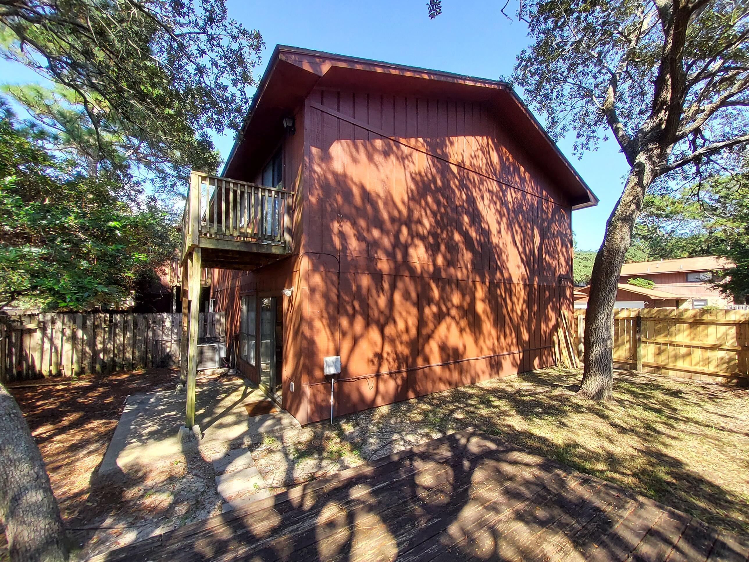 WHISPERING OAKS - Residential