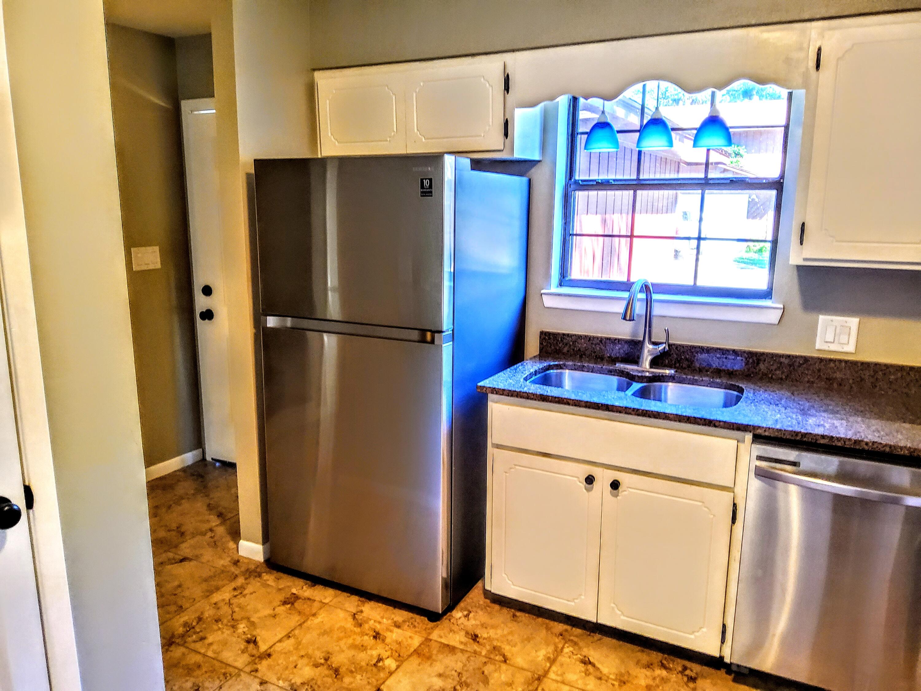 WHISPERING OAKS - Residential