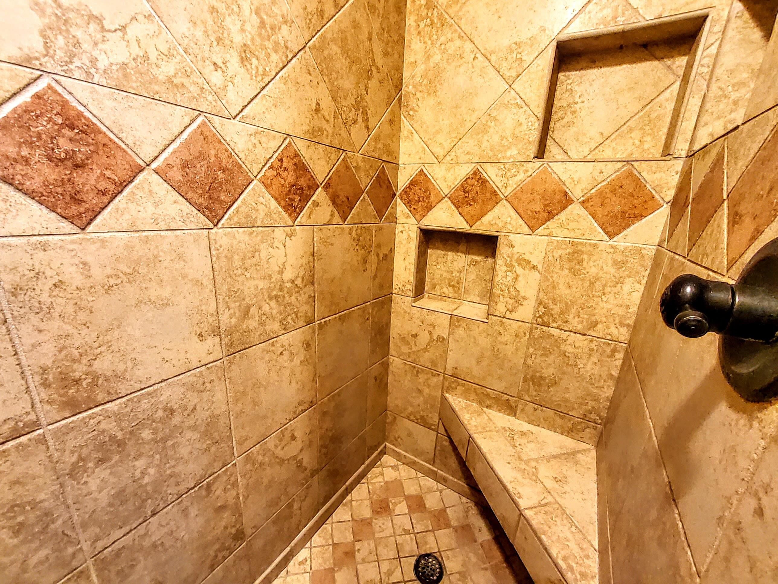 WHISPERING OAKS - Residential