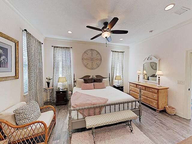 CRYSTAL BEACH - Residential
