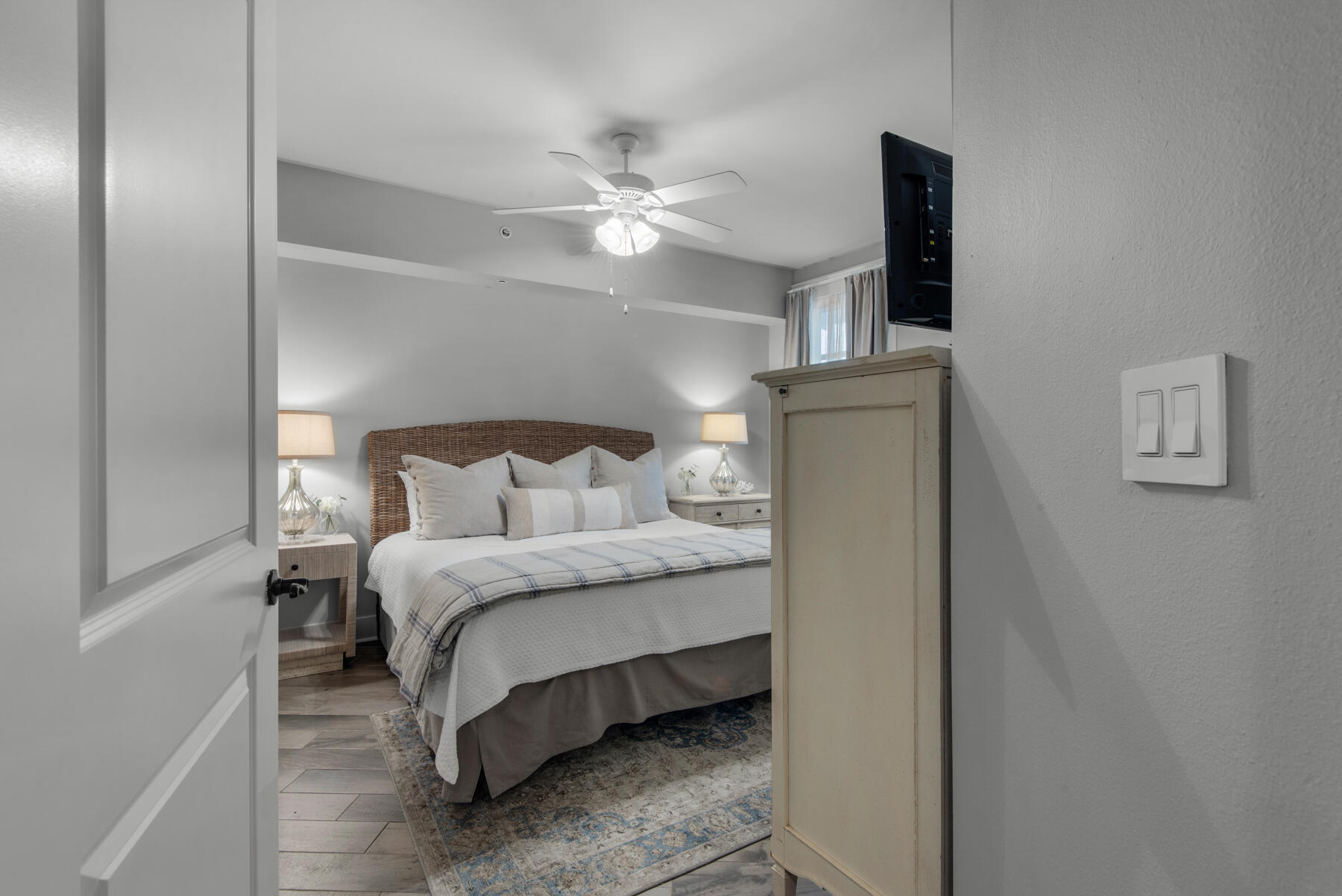 OBSERVATION POINT - Residential