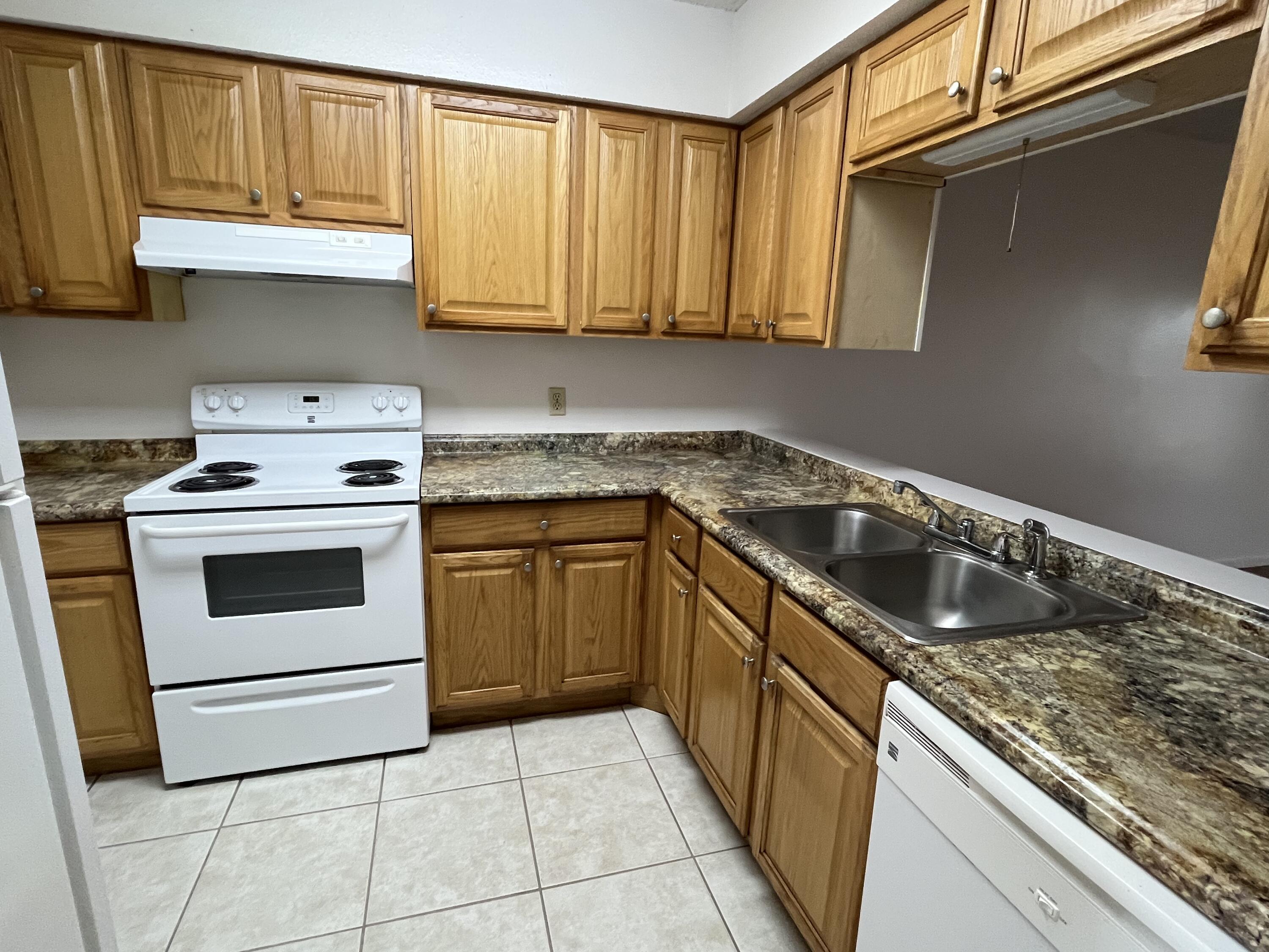 CLASSIC MANOR - Residential Lease