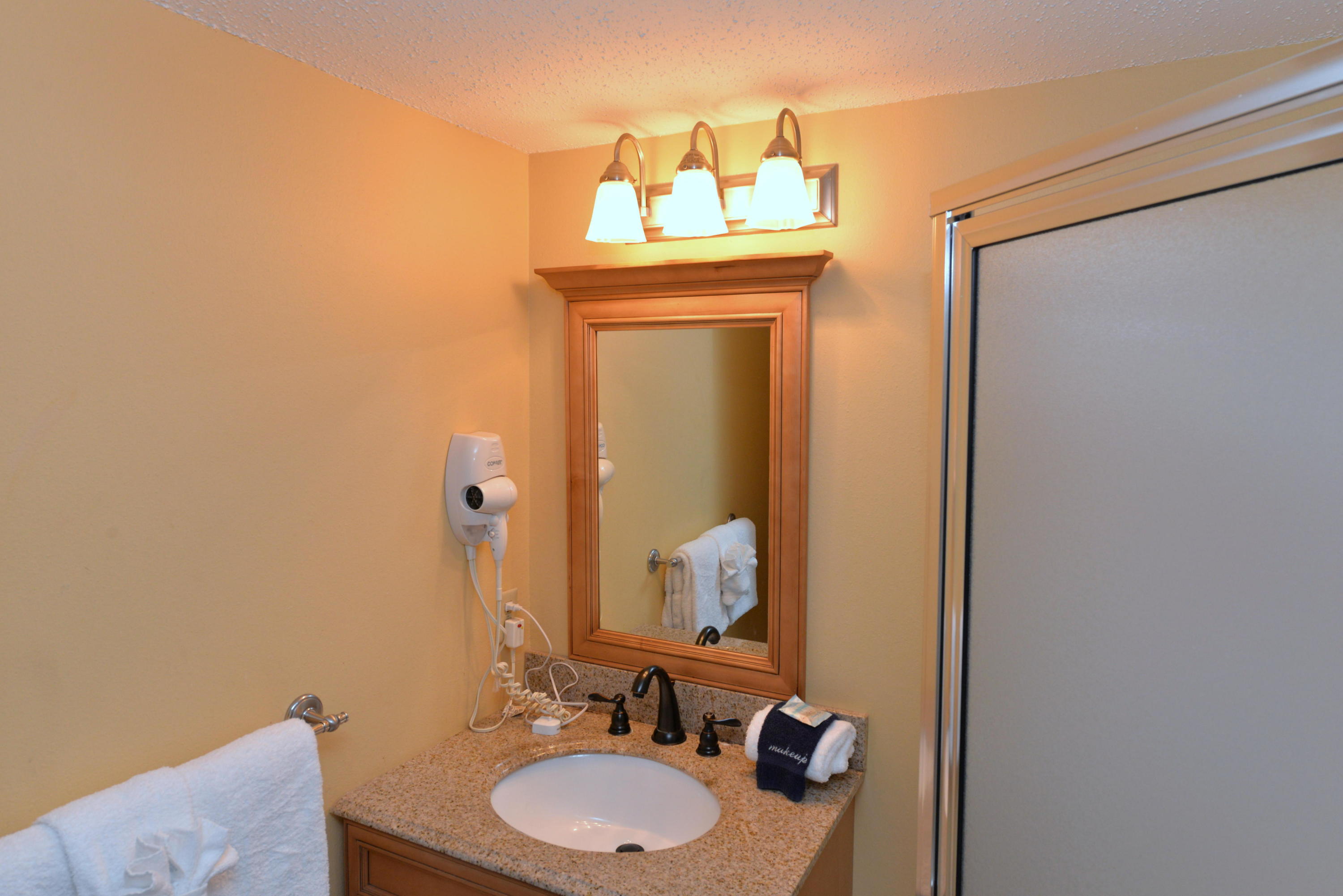PELICAN BEACH RESORT - Residential