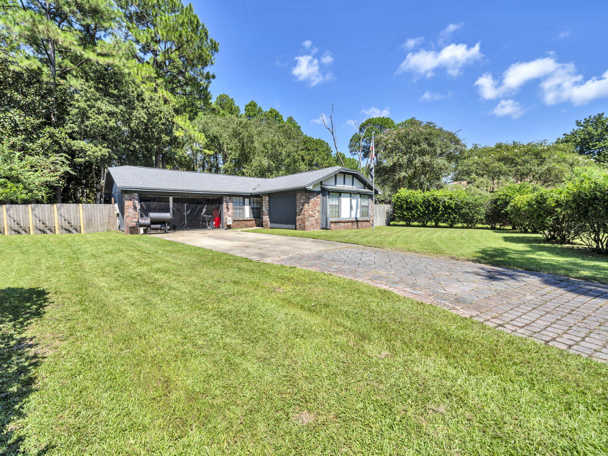 PINE MEADOWS - Residential