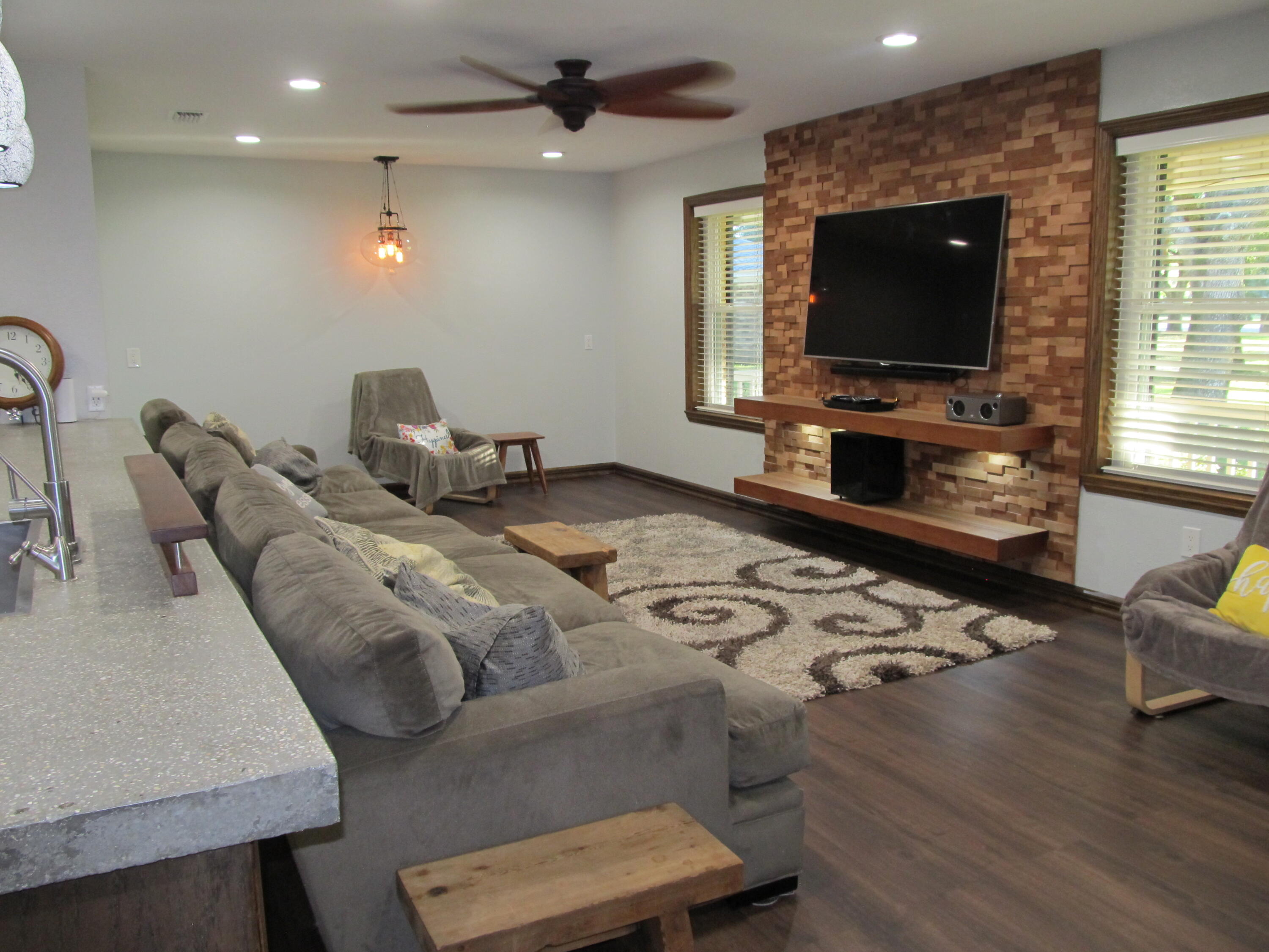 LAKE FRANCIS HOMES - Residential