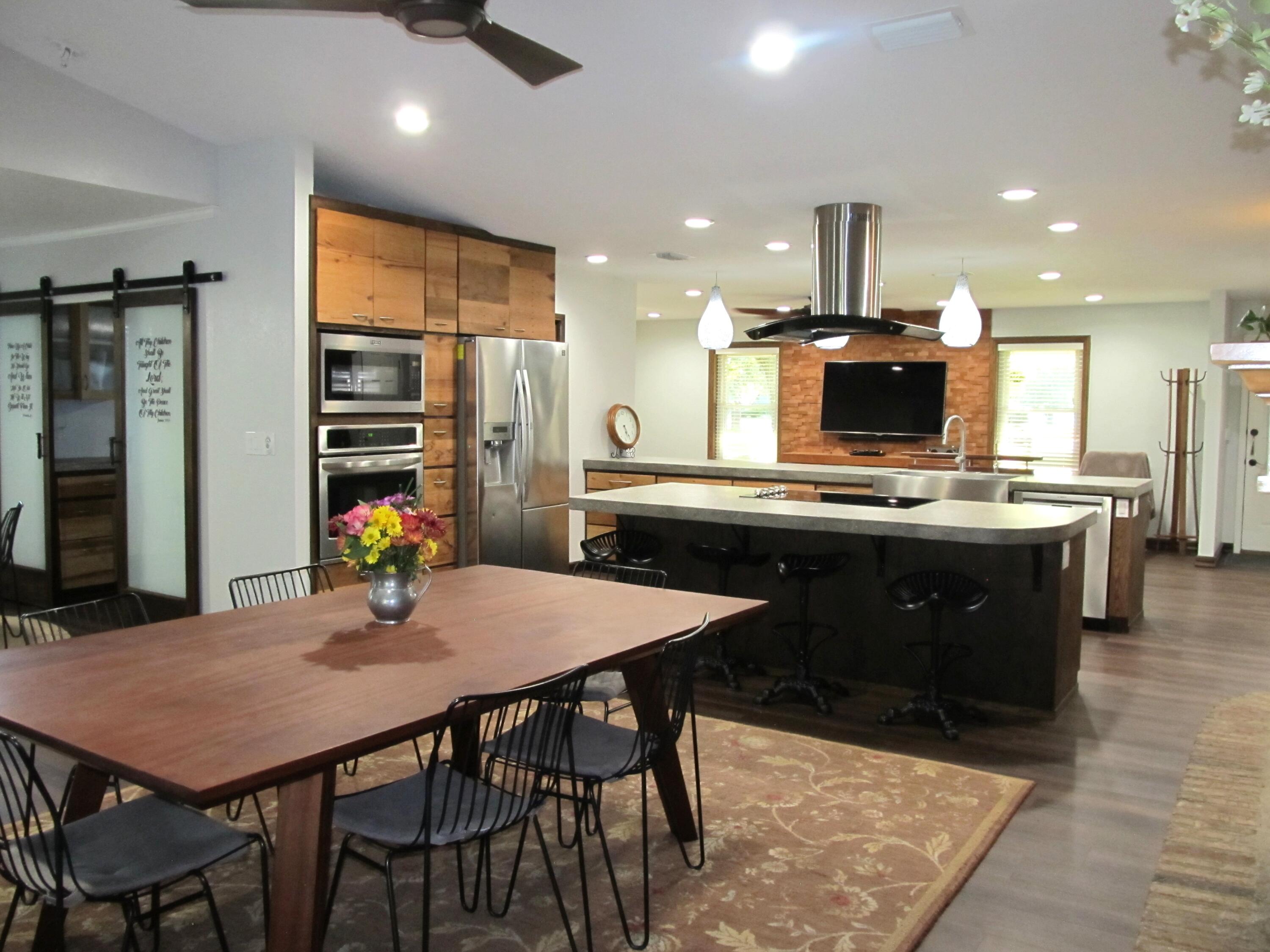 LAKE FRANCIS HOMES - Residential